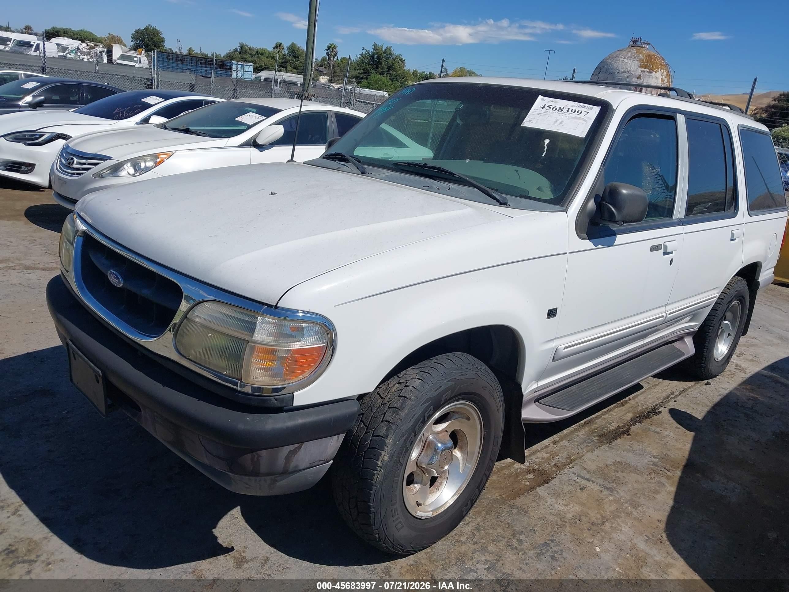 1997 Ford Explorer   Белый vin: 1FMDU35P4VZB10075