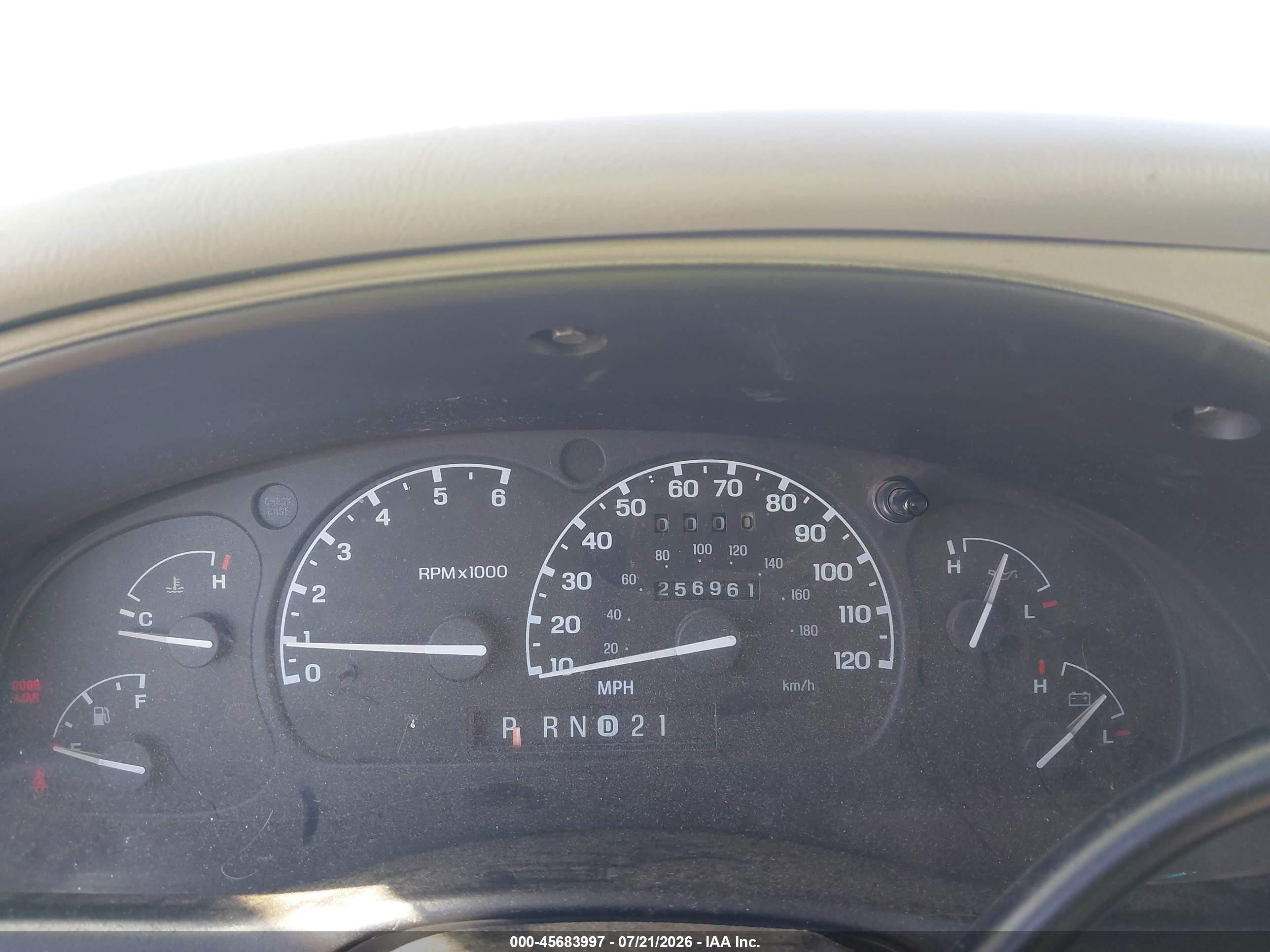 1997 Ford Explorer   Белый vin: 1FMDU35P4VZB10075