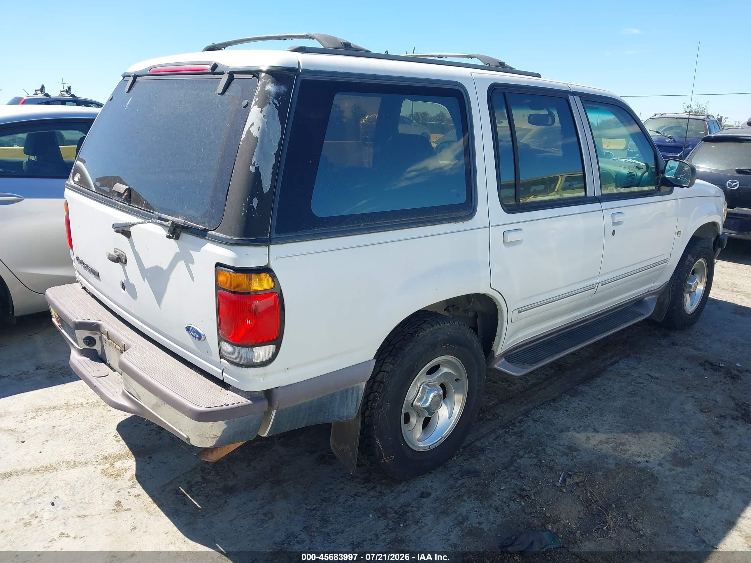 1997 Ford Explorer   Белый vin: 1FMDU35P4VZB10075
