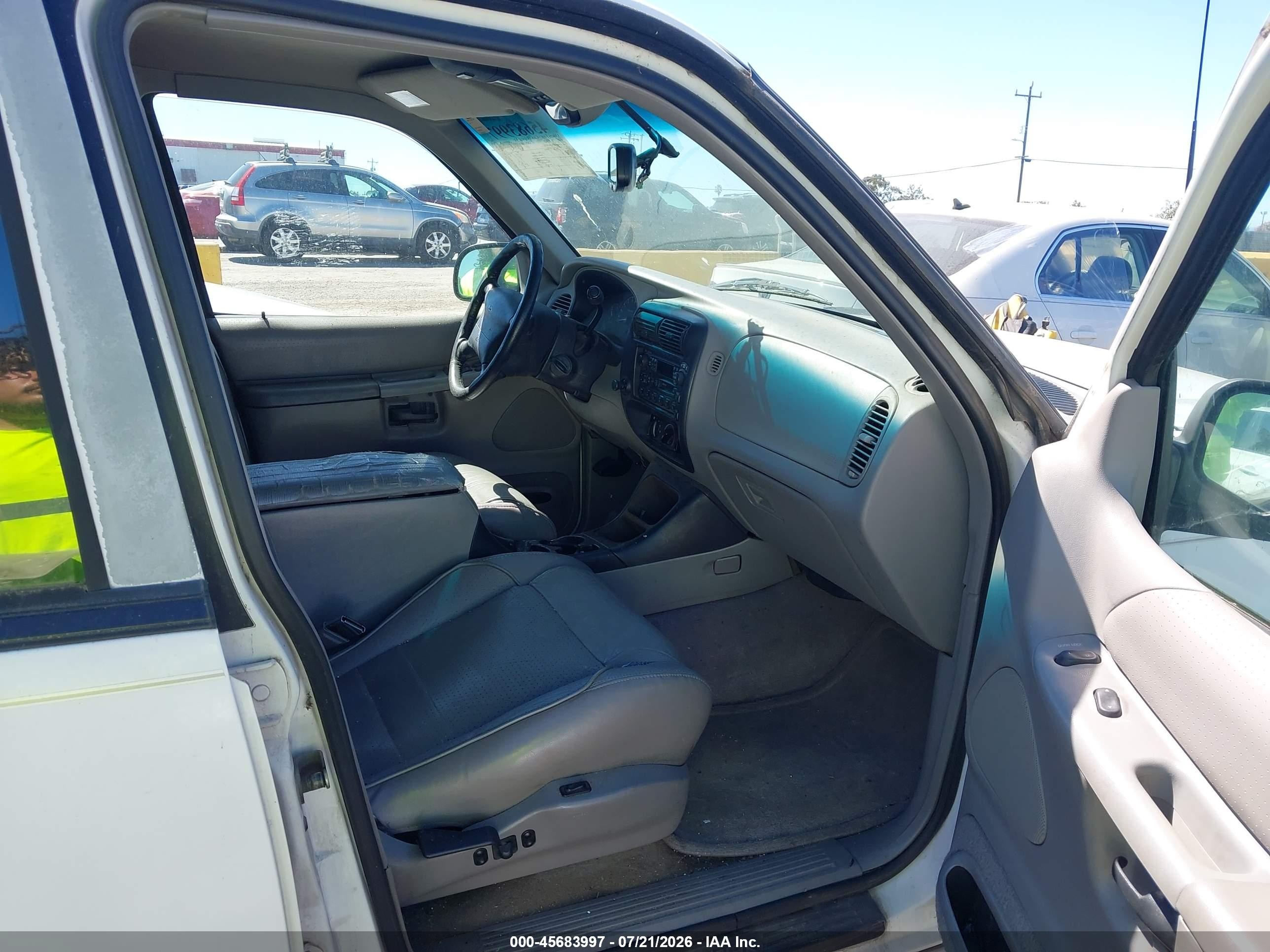 1997 Ford Explorer   Белый vin: 1FMDU35P4VZB10075