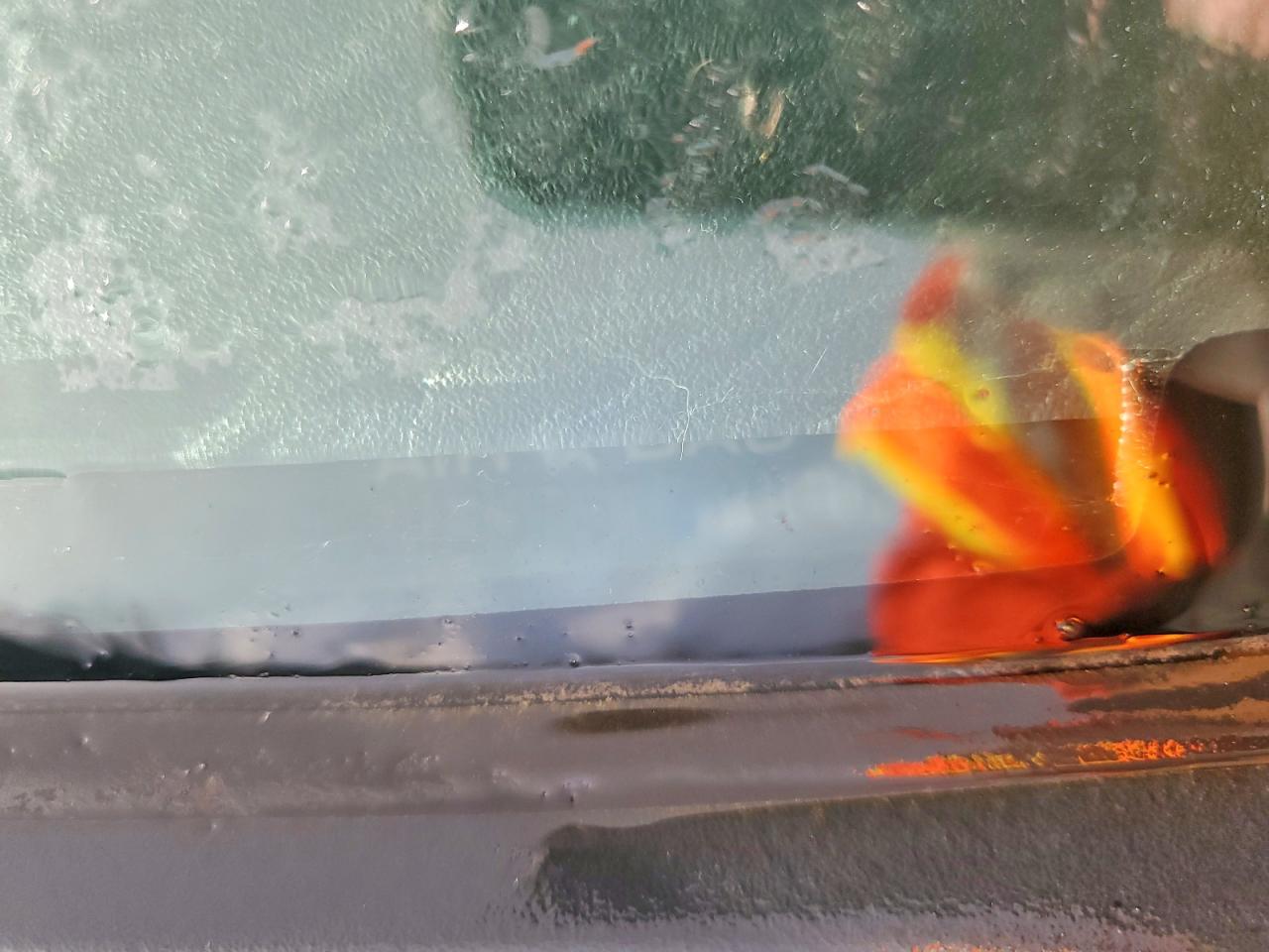 1998 Ford Explorer Eddie Bauer Orange vin: 1FMDU35P5WZA00024