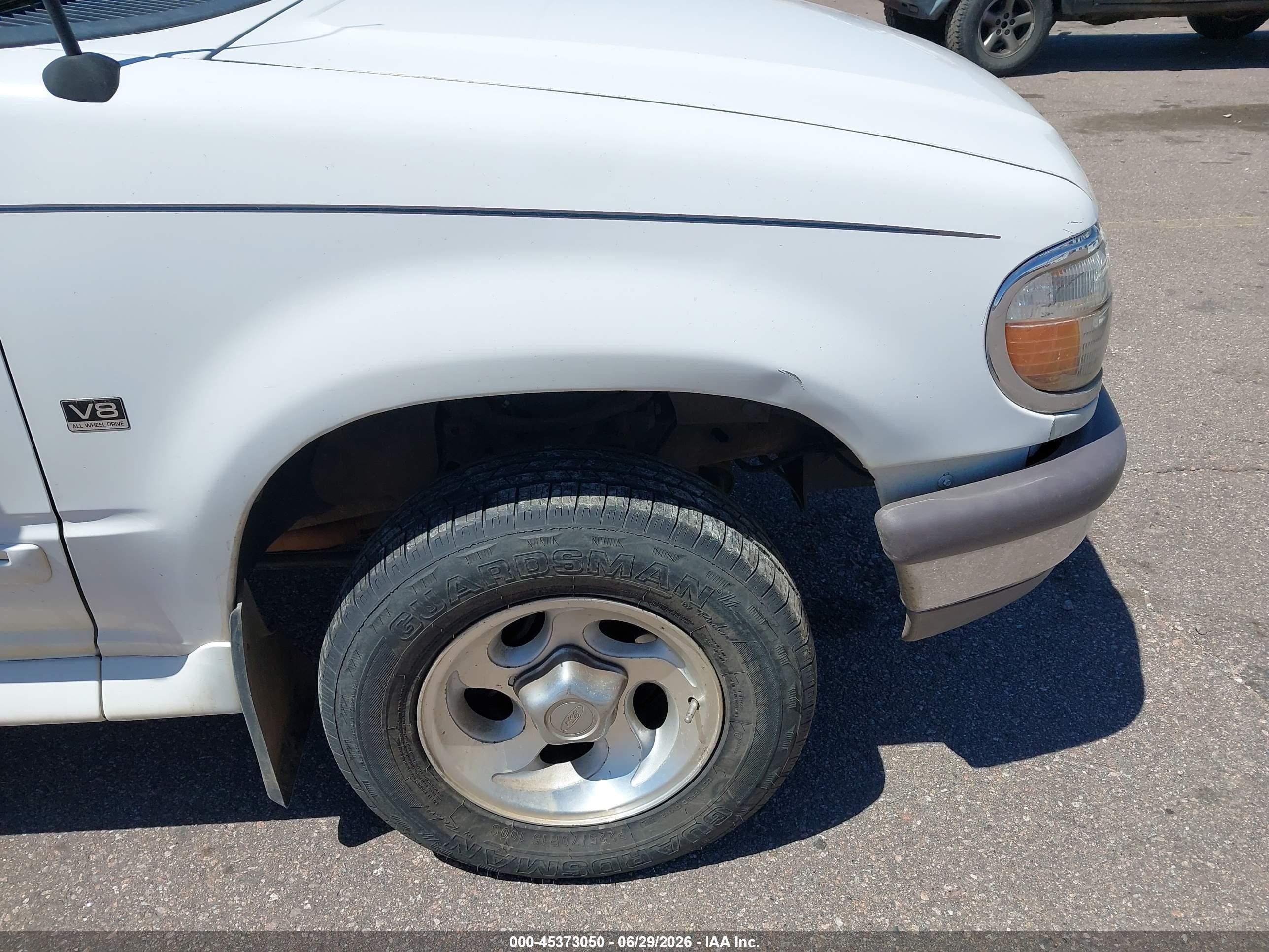 1997 Ford Explorer Eddie Bauer/limited/xlt White vin: 1FMDU35P8VUA40917