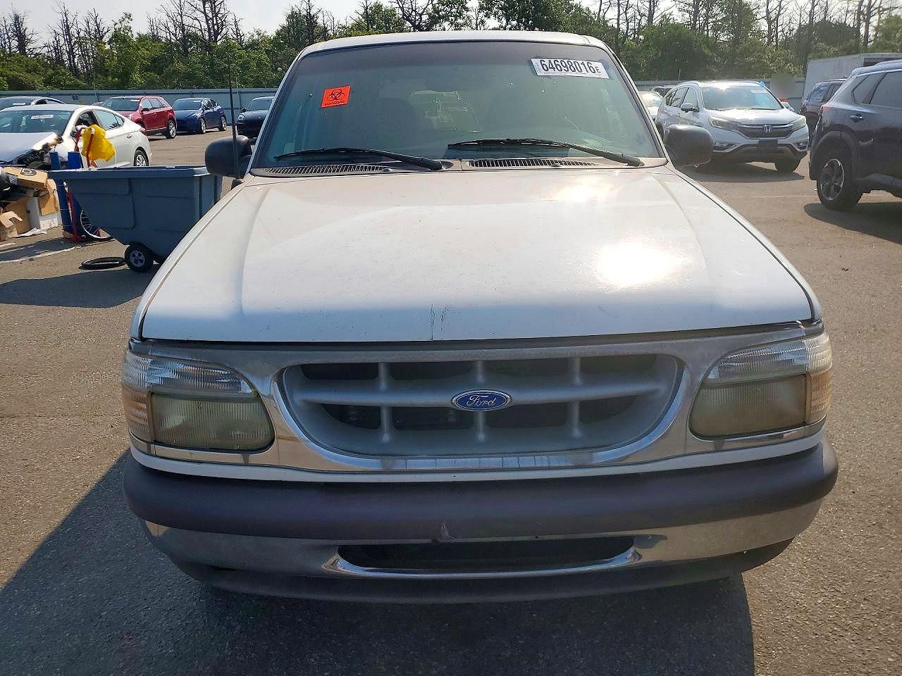1997 Ford Explorer White vin: 1FMDU35P8VZA78876