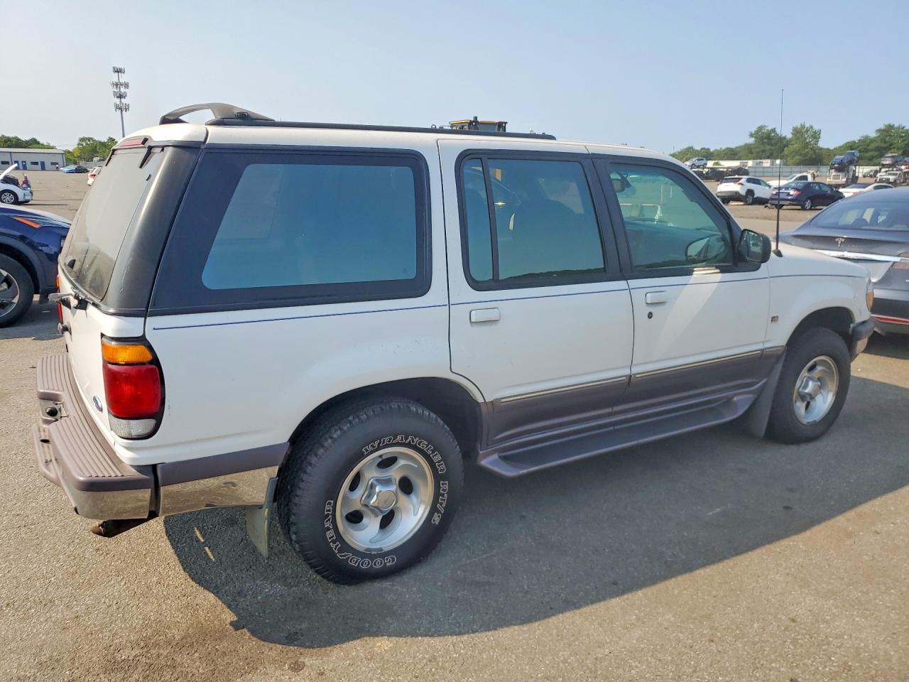 1997 Ford Explorer White vin: 1FMDU35P8VZA78876