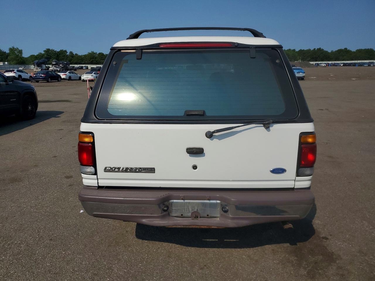1997 Ford Explorer White vin: 1FMDU35P8VZA78876