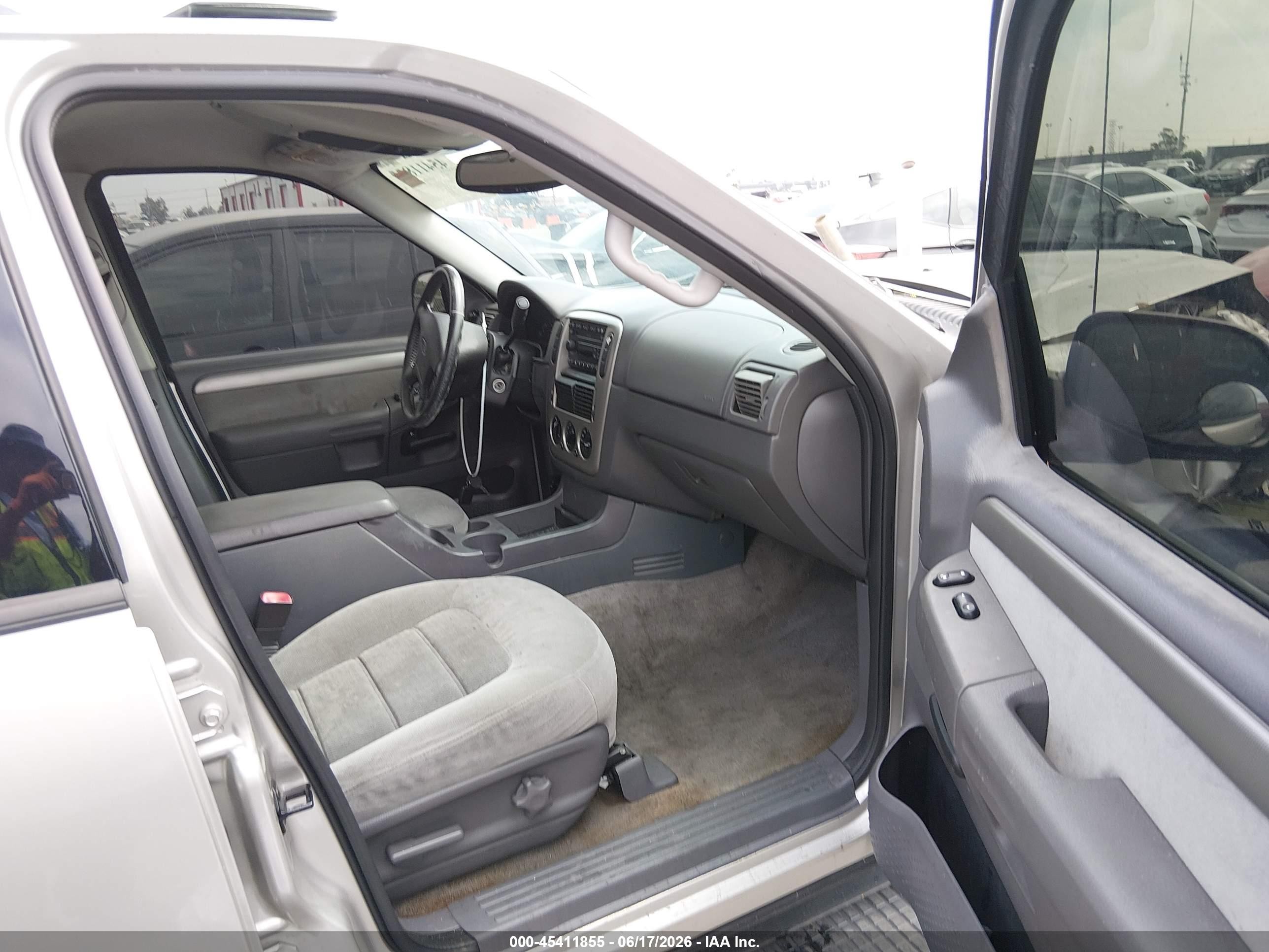 2004 Ford Explorer Xlt Серый vin: 1FMDU63E04ZB35704