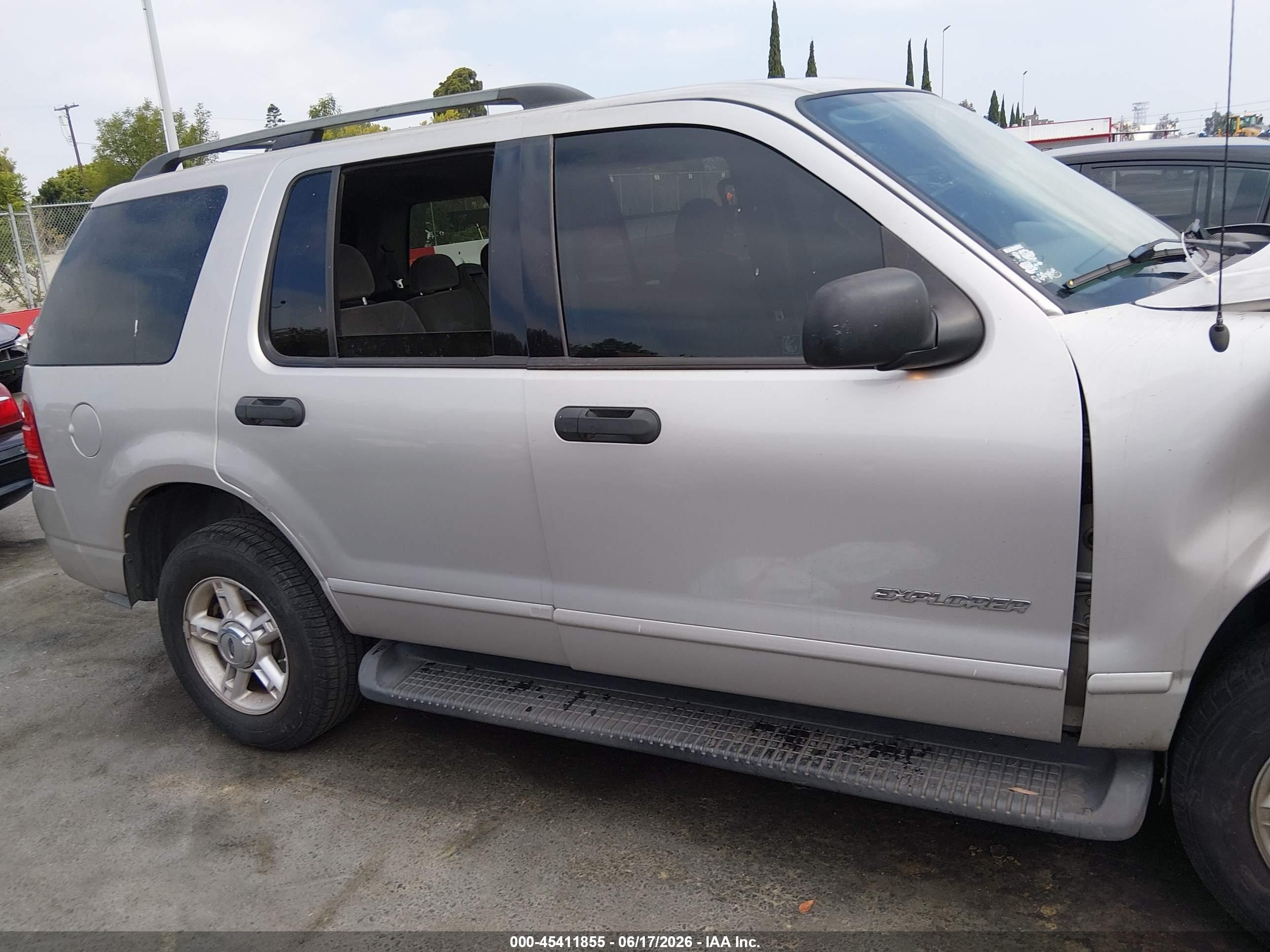 2004 Ford Explorer Xlt Серый vin: 1FMDU63E04ZB35704