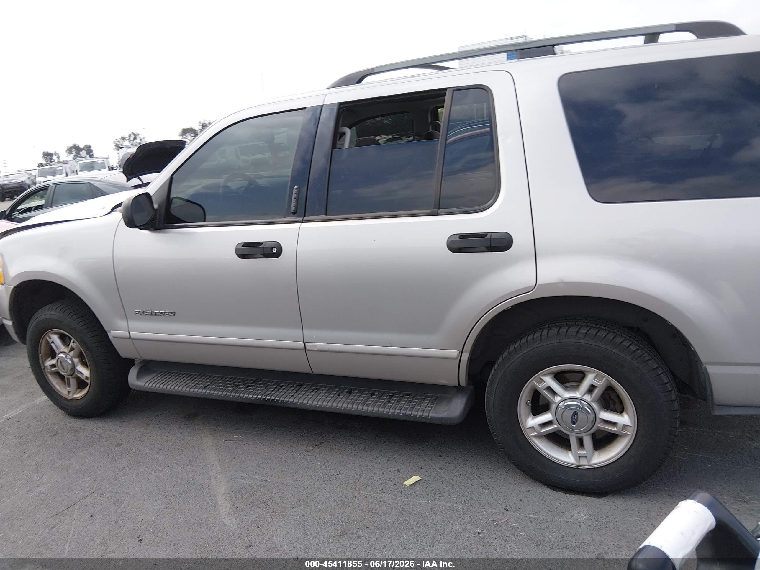 2004 Ford Explorer Xlt Серый vin: 1FMDU63E04ZB35704