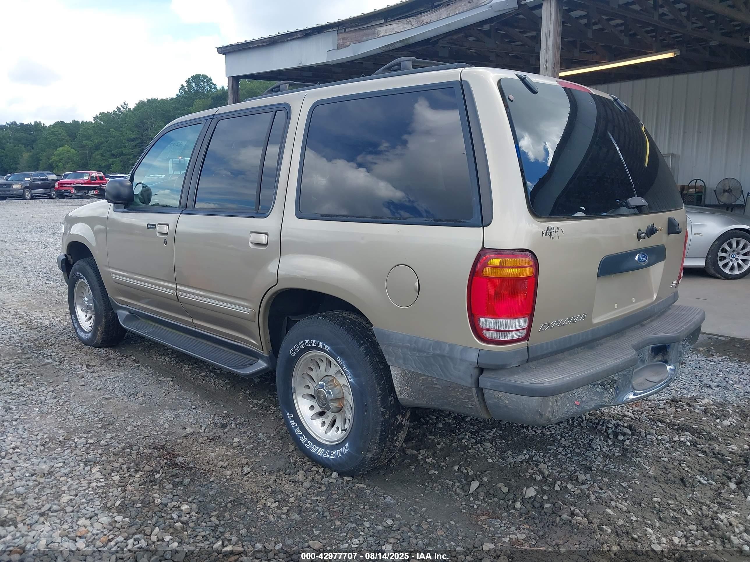2000 Ford Explorer Xlt Gold vin: 1FMDU63E2YZA39031