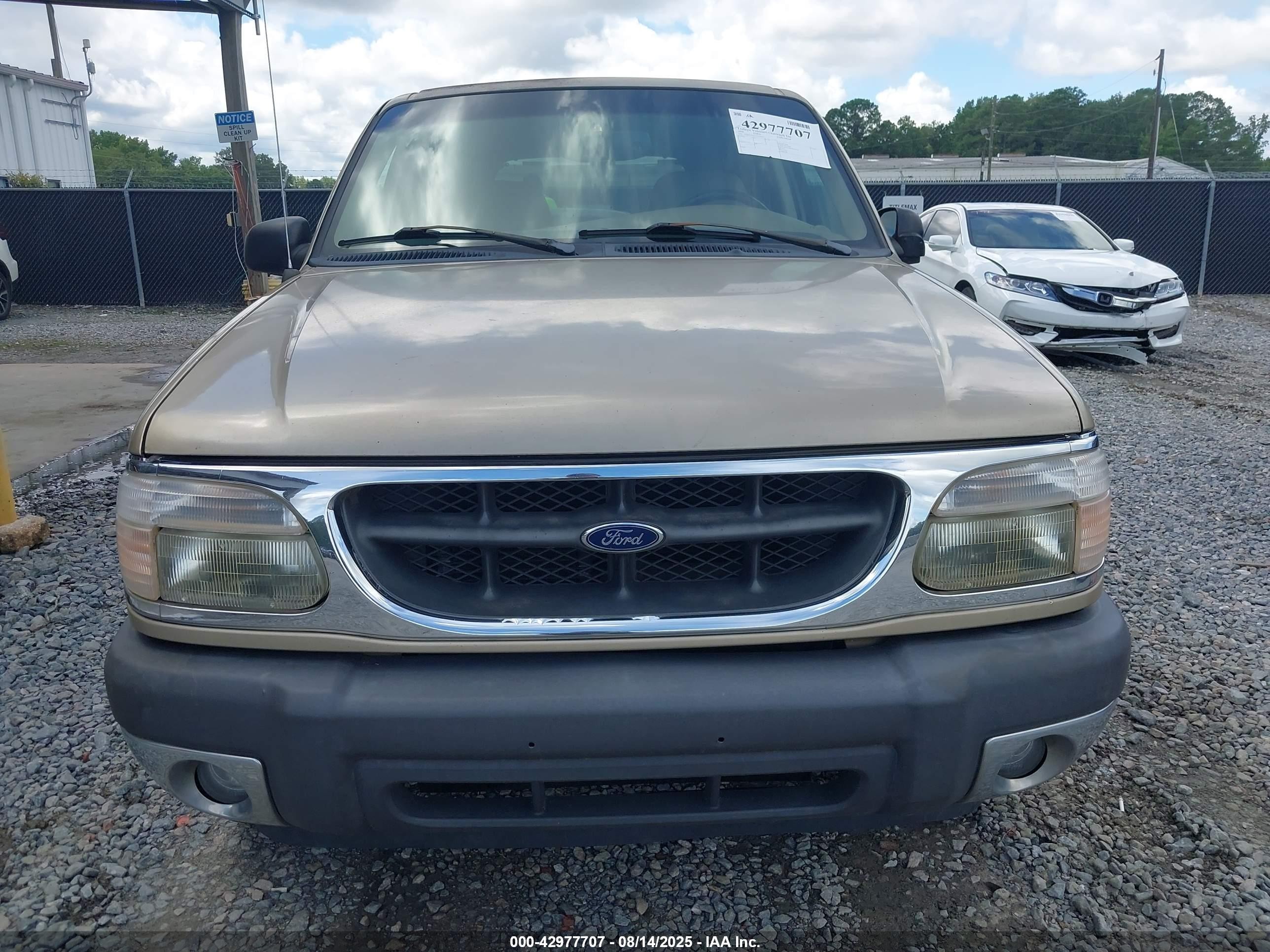 2000 Ford Explorer Xlt Gold vin: 1FMDU63E2YZA39031