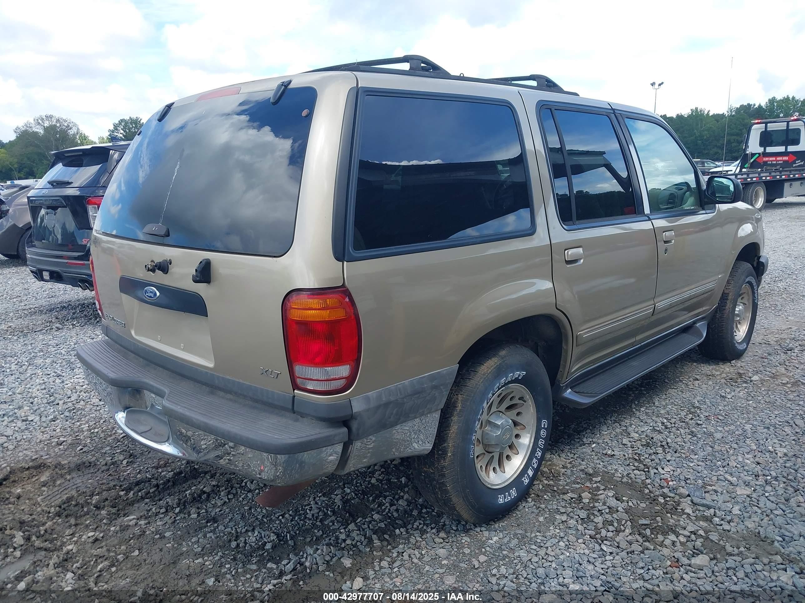2000 Ford Explorer Xlt Gold vin: 1FMDU63E2YZA39031