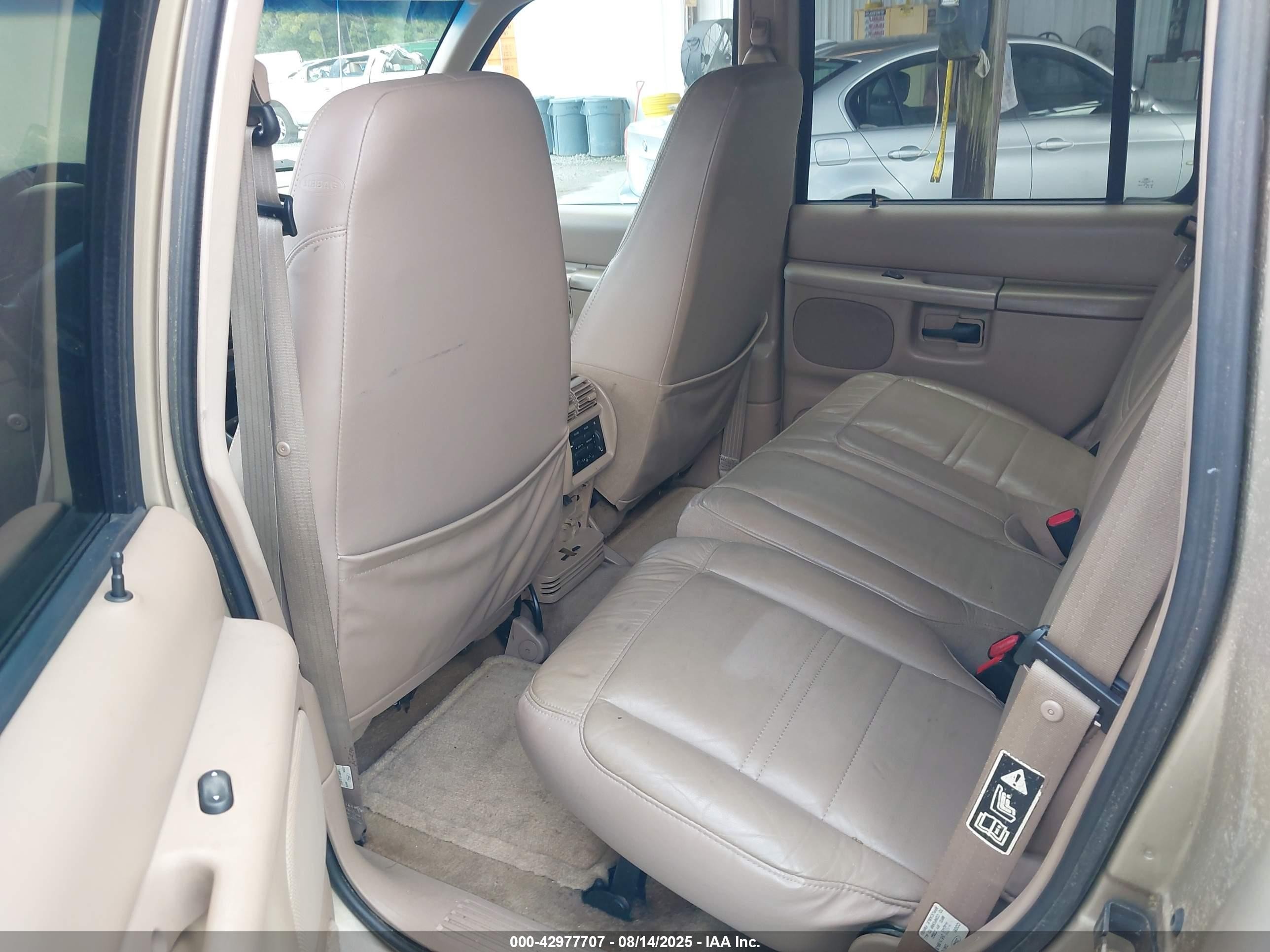 2000 Ford Explorer Xlt Gold vin: 1FMDU63E2YZA39031