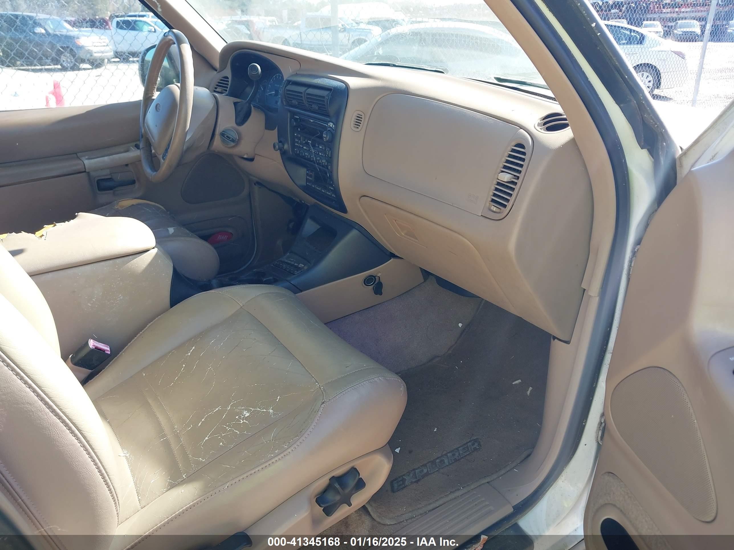 2000 Ford Explorer Eddie Bauer Белый vin: 1FMDU64E0YZA32061