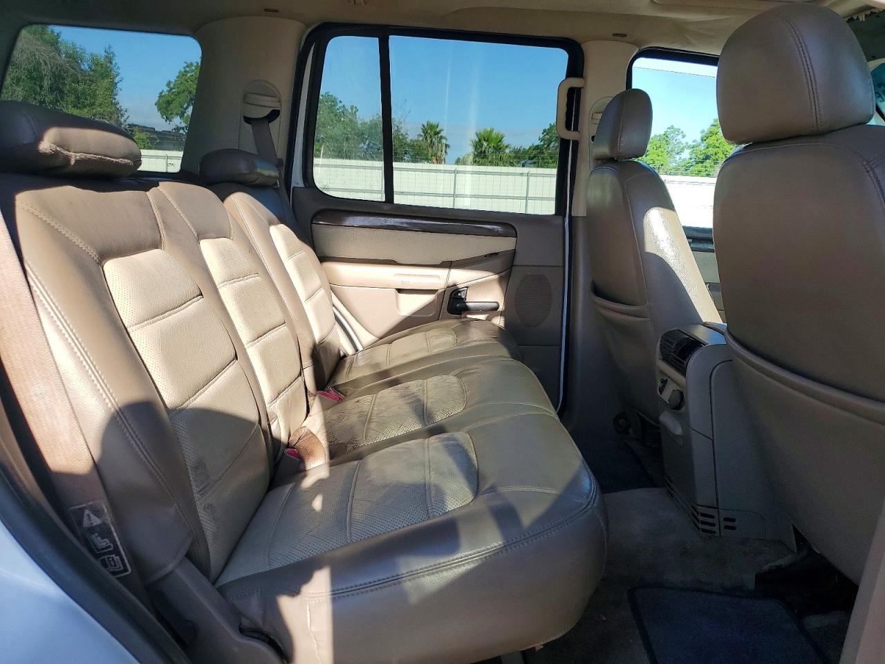 2002 Ford Explorer Eddie Bauer White vin: 1FMDU64W02ZC52865