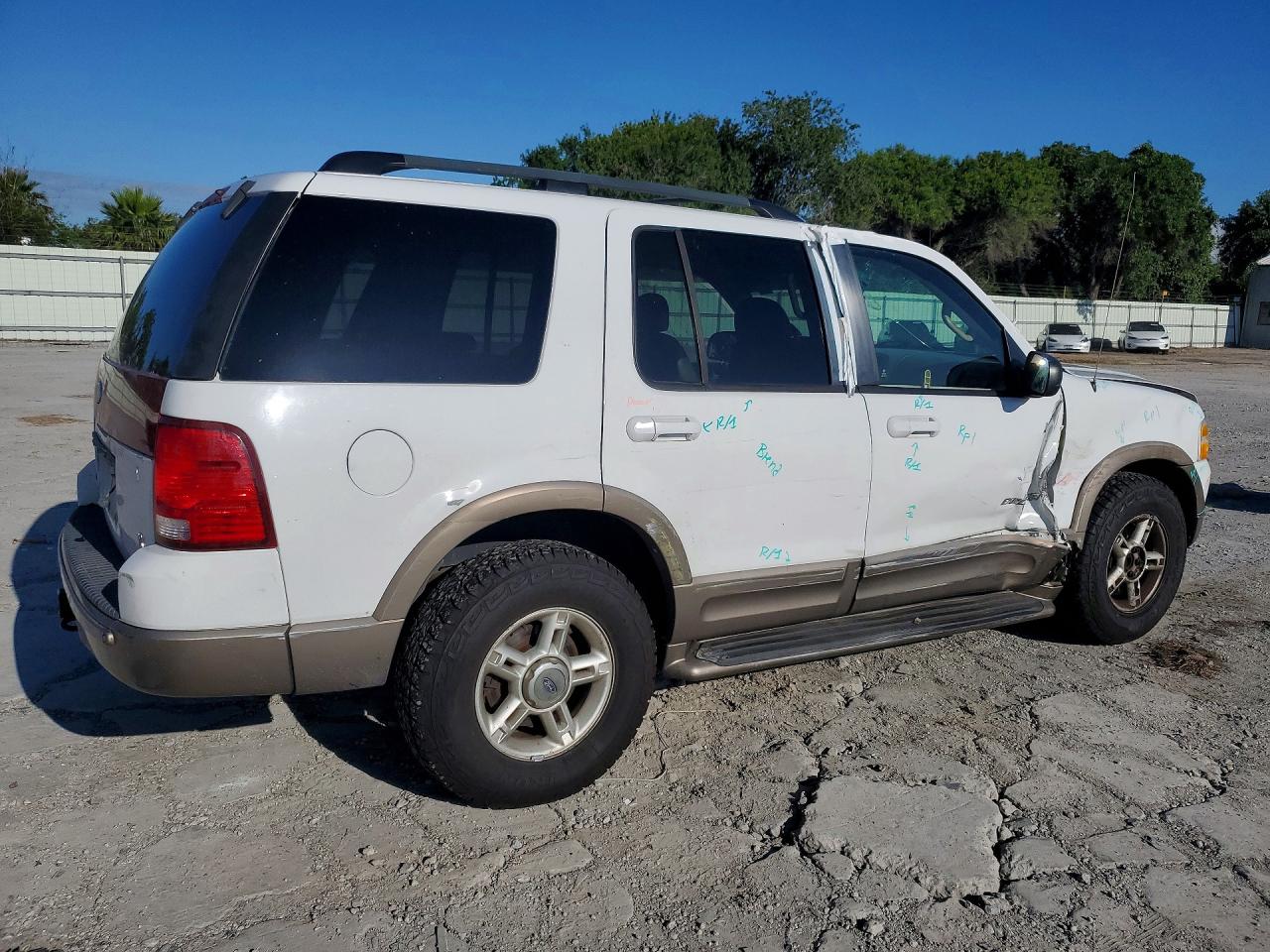 2002 Ford Explorer Eddie Bauer White vin: 1FMDU64W02ZC52865