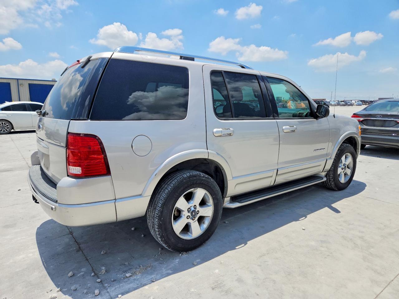 2004 Ford Explorer Limited Серебряный vin: 1FMDU65K84UA31140