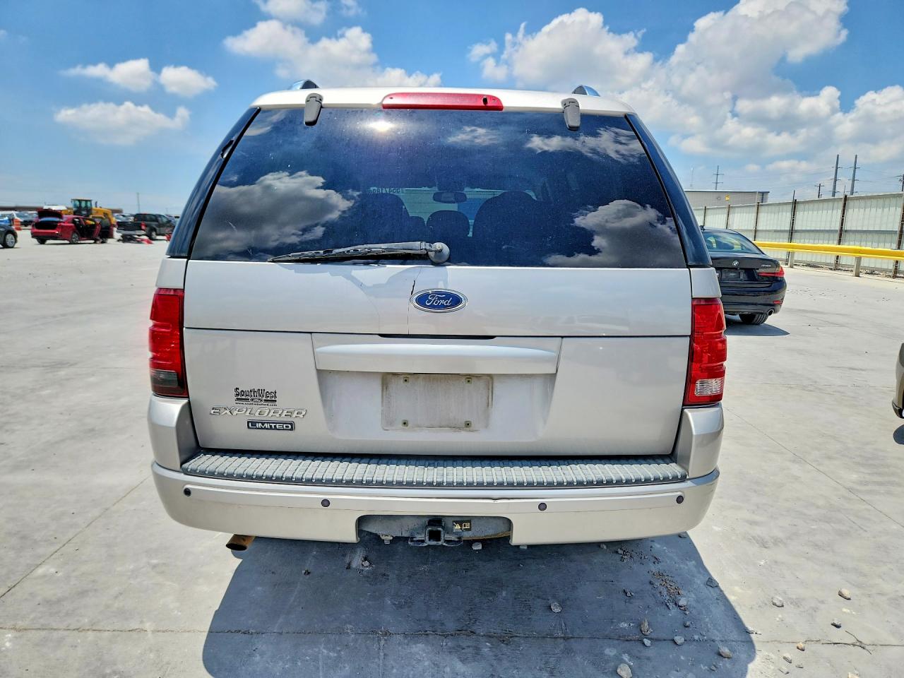 2004 Ford Explorer Limited Серебряный vin: 1FMDU65K84UA31140