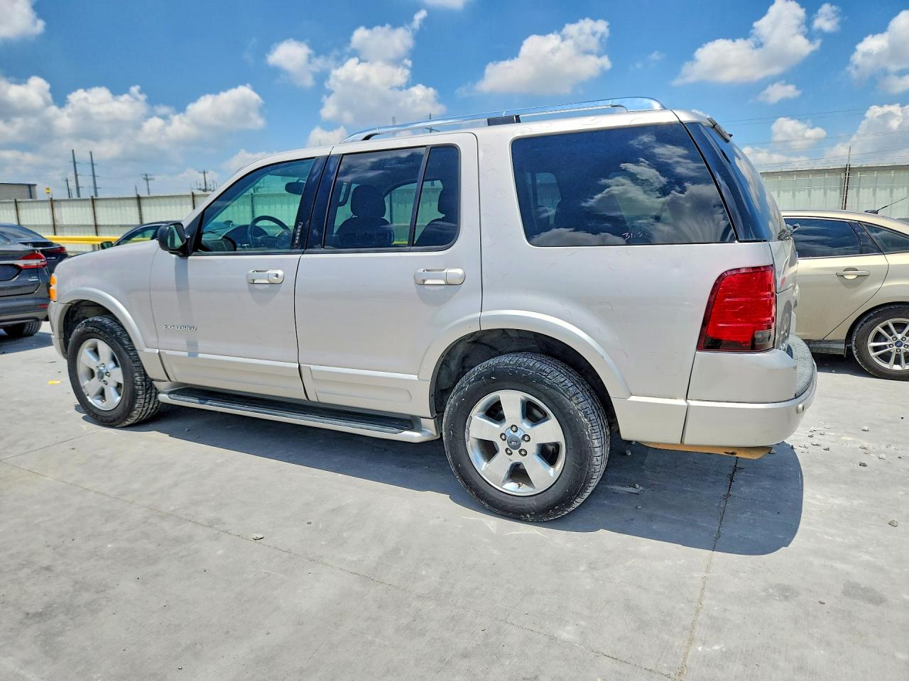 2004 Ford Explorer Limited Серебряный vin: 1FMDU65K84UA31140
