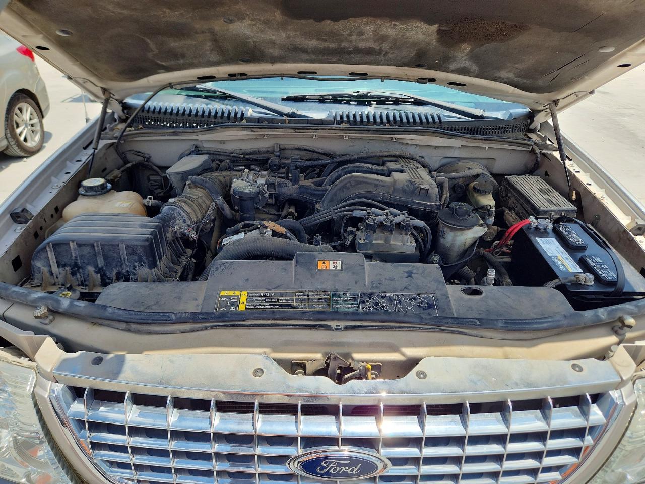 2004 Ford Explorer Limited Серебряный vin: 1FMDU65K84UA31140