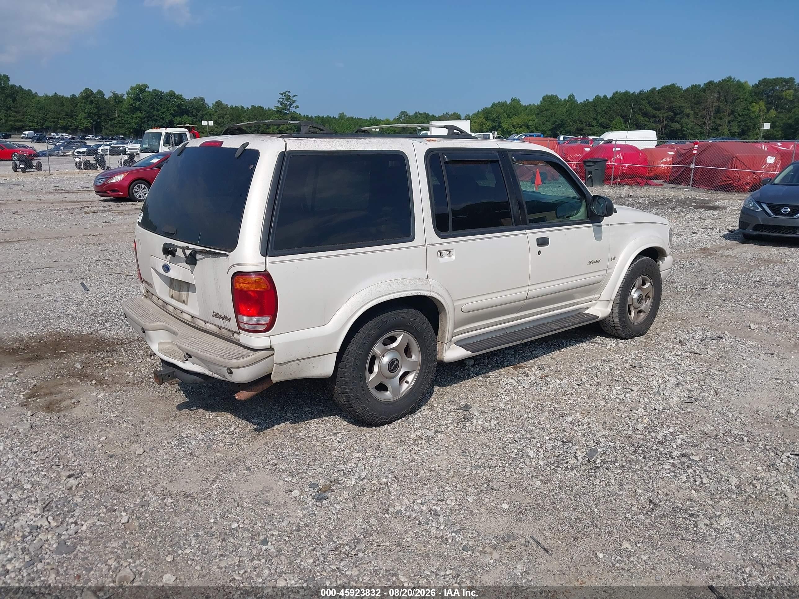 2000 Ford Explorer Limited White vin: 1FMDU65P5YZB29093