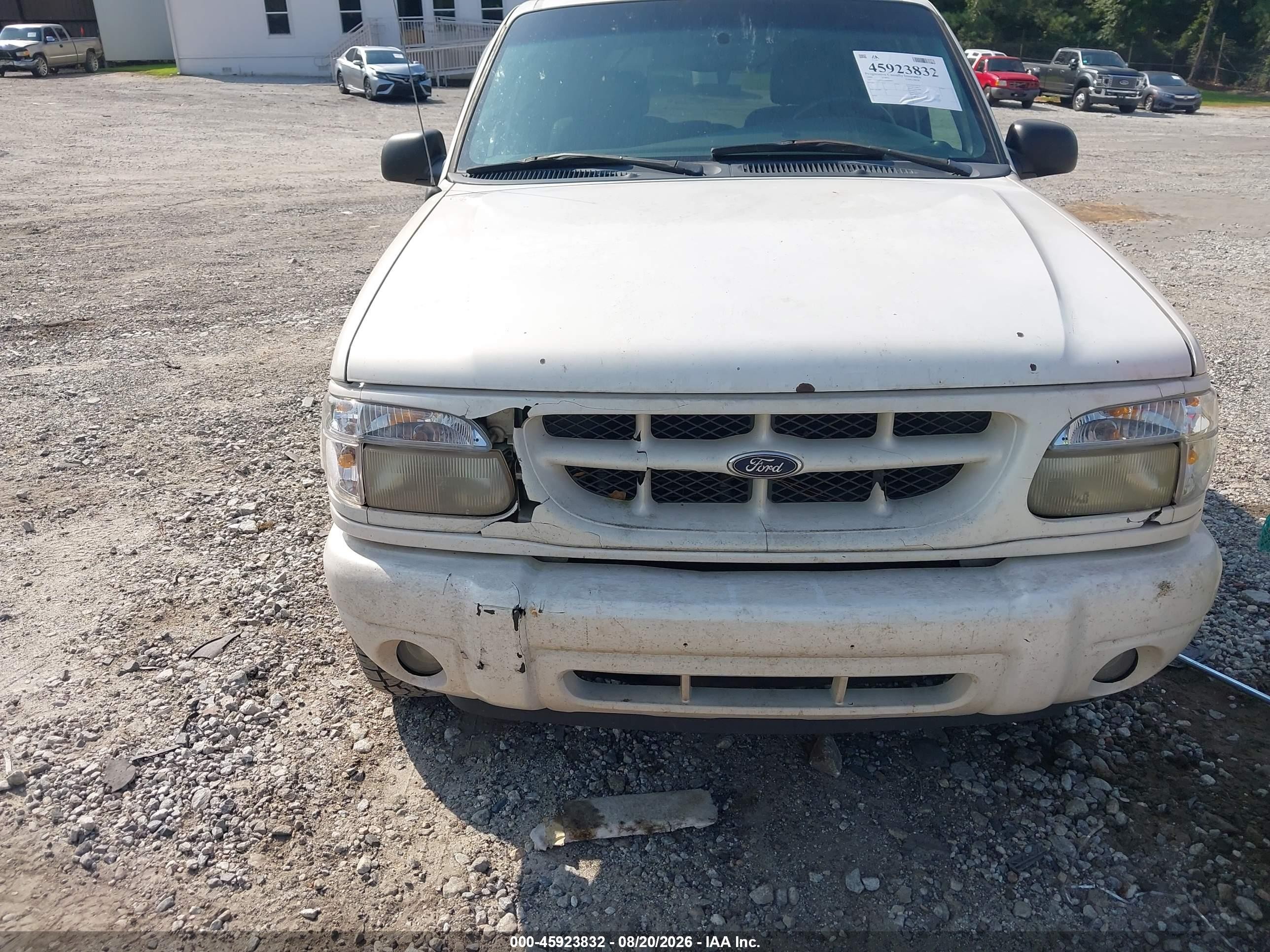2000 Ford Explorer Limited White vin: 1FMDU65P5YZB29093