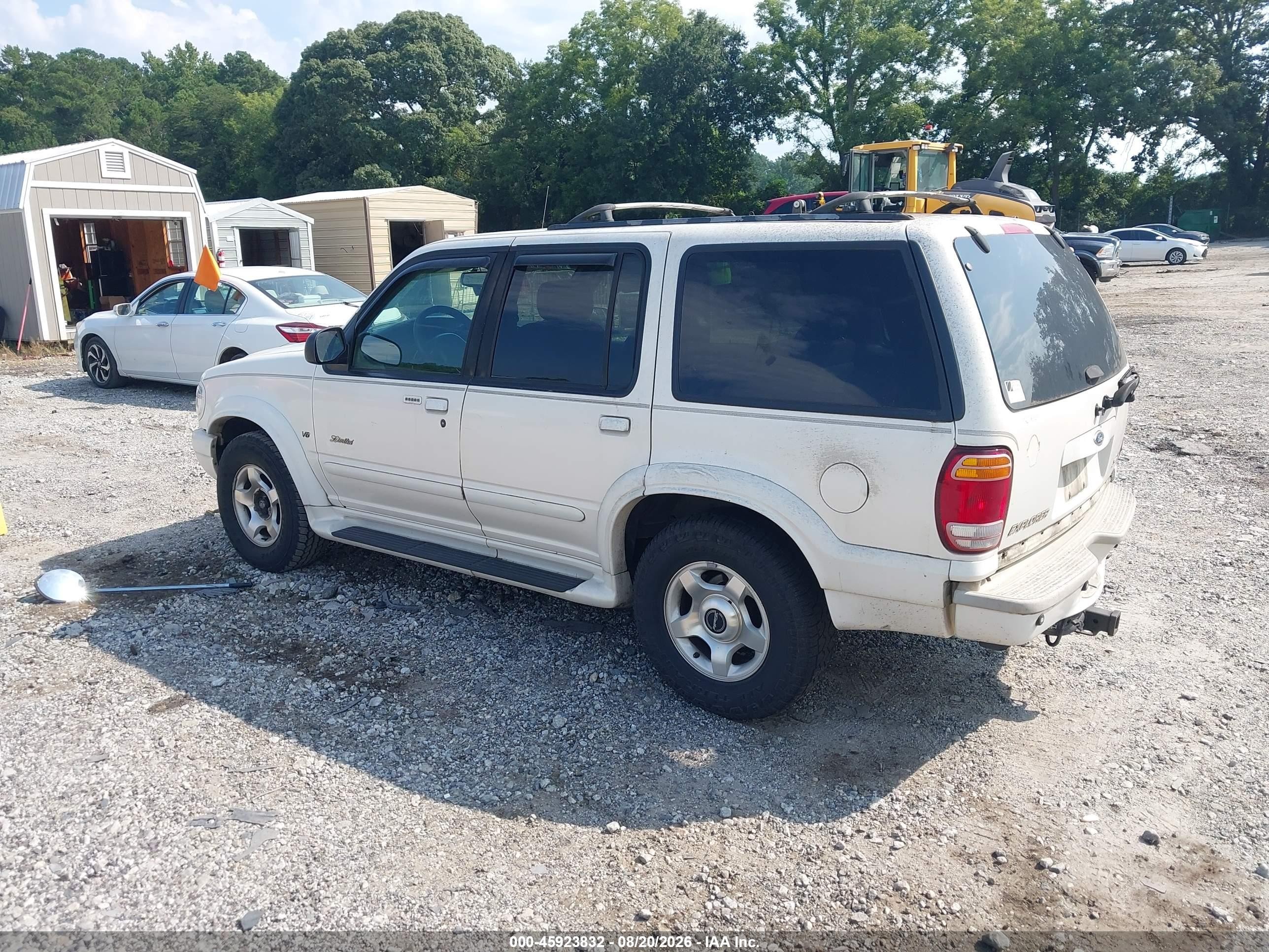 2000 Ford Explorer Limited White vin: 1FMDU65P5YZB29093