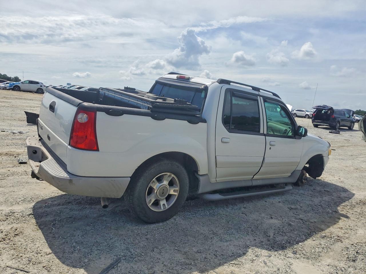 2003 Ford Explorer Sport Trac White vin: 1FMDU67E93UC58648
