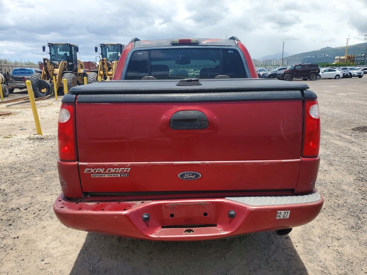 2005 Ford Explorer Sport Trac Red vin: 1FMDU67K05UA12886