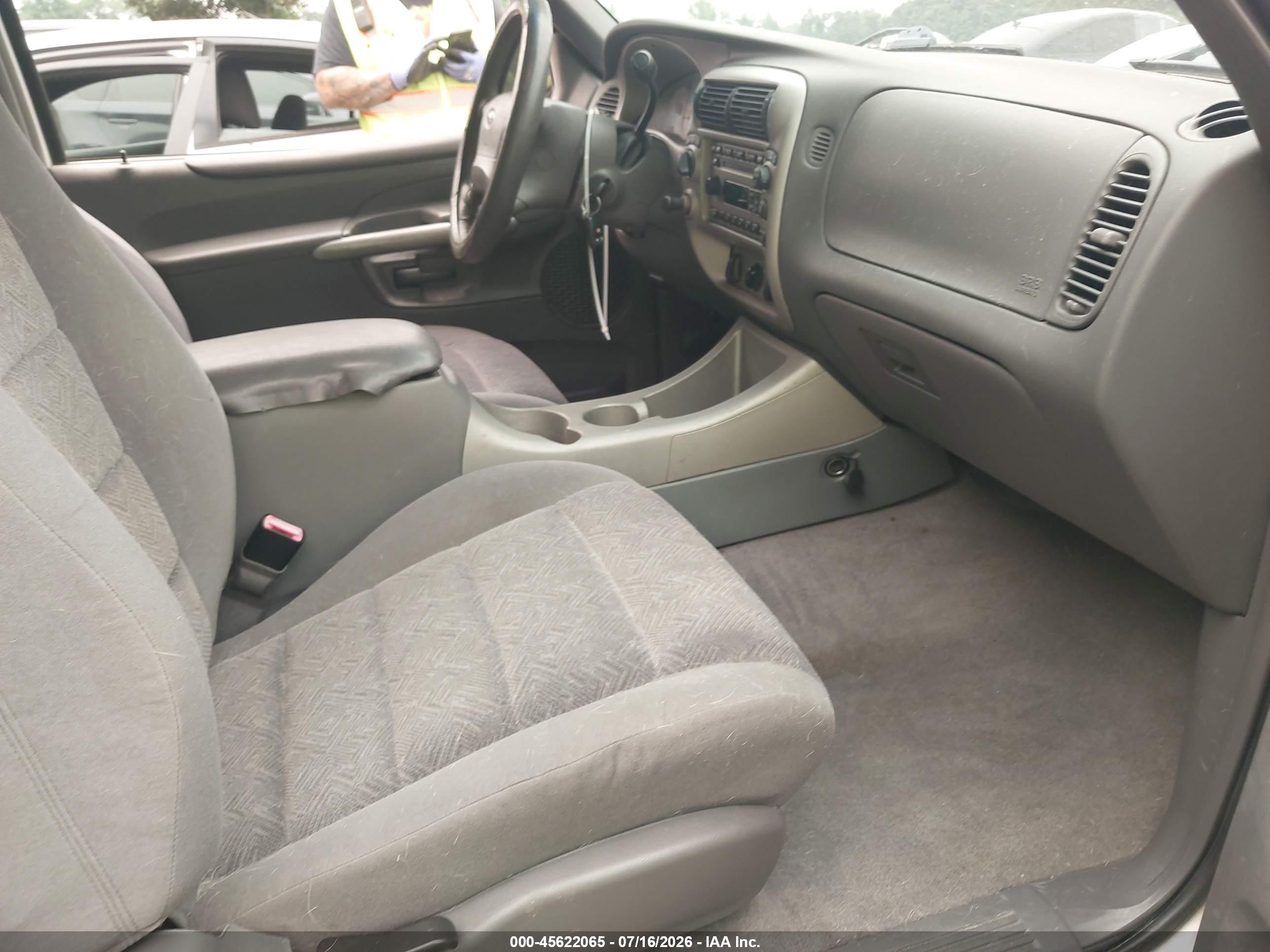2002 Ford Explorer Sport   Silver vin: 1FMDU70E62UC93288