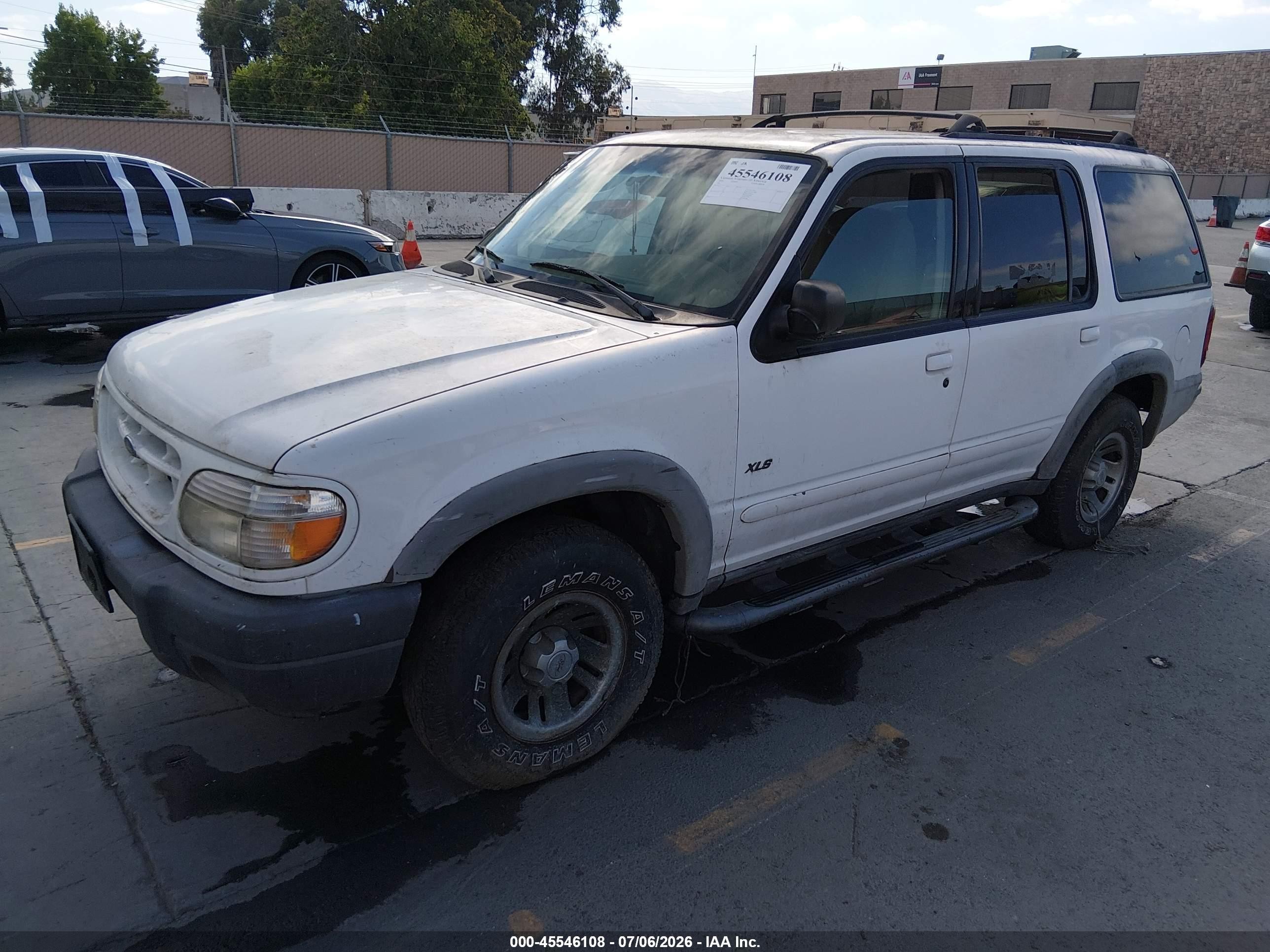 2000 Ford Explorer Xls White vin: 1FMDU72X4YUB48757