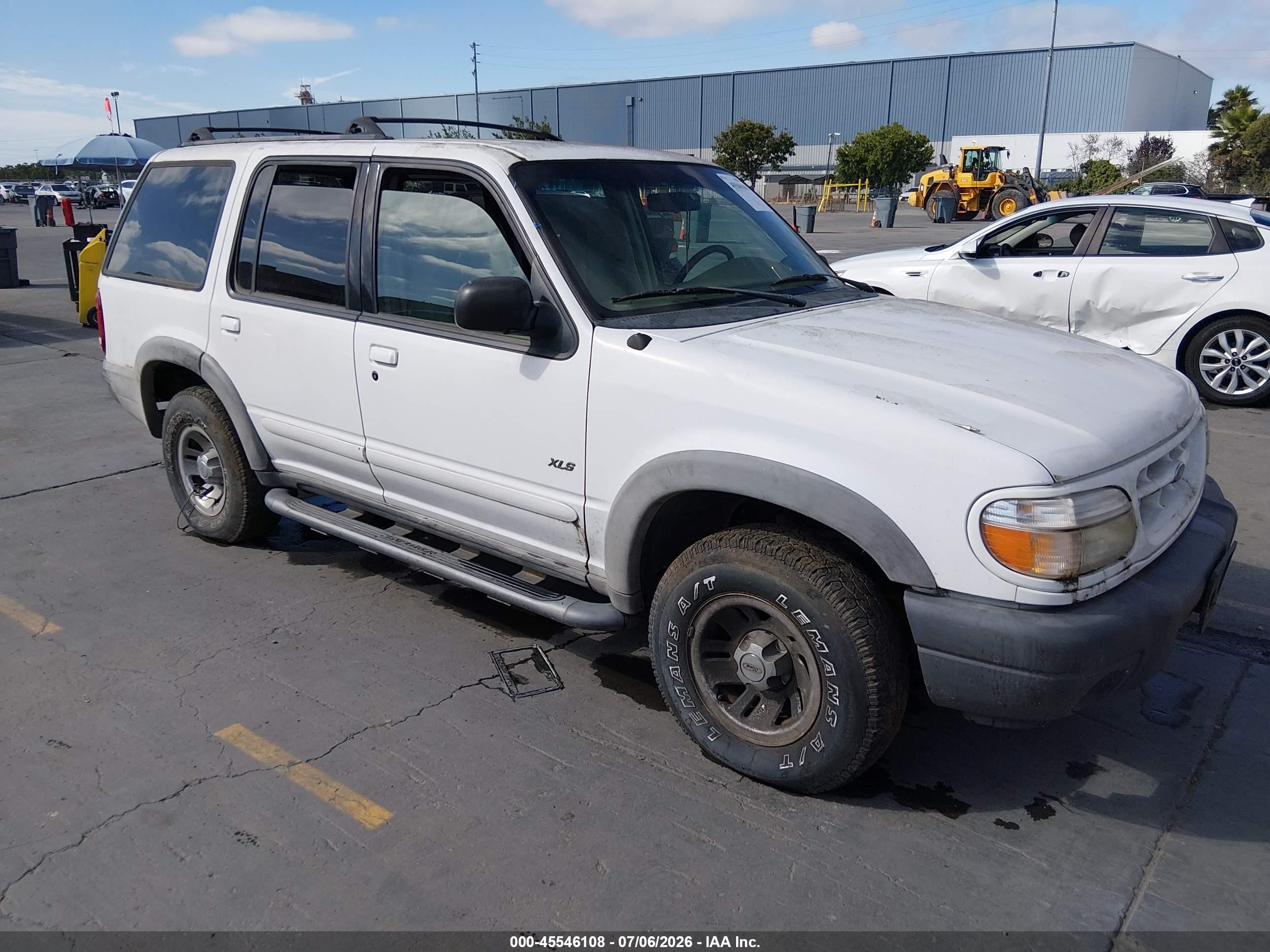 2000 Ford Explorer Xls White vin: 1FMDU72X4YUB48757