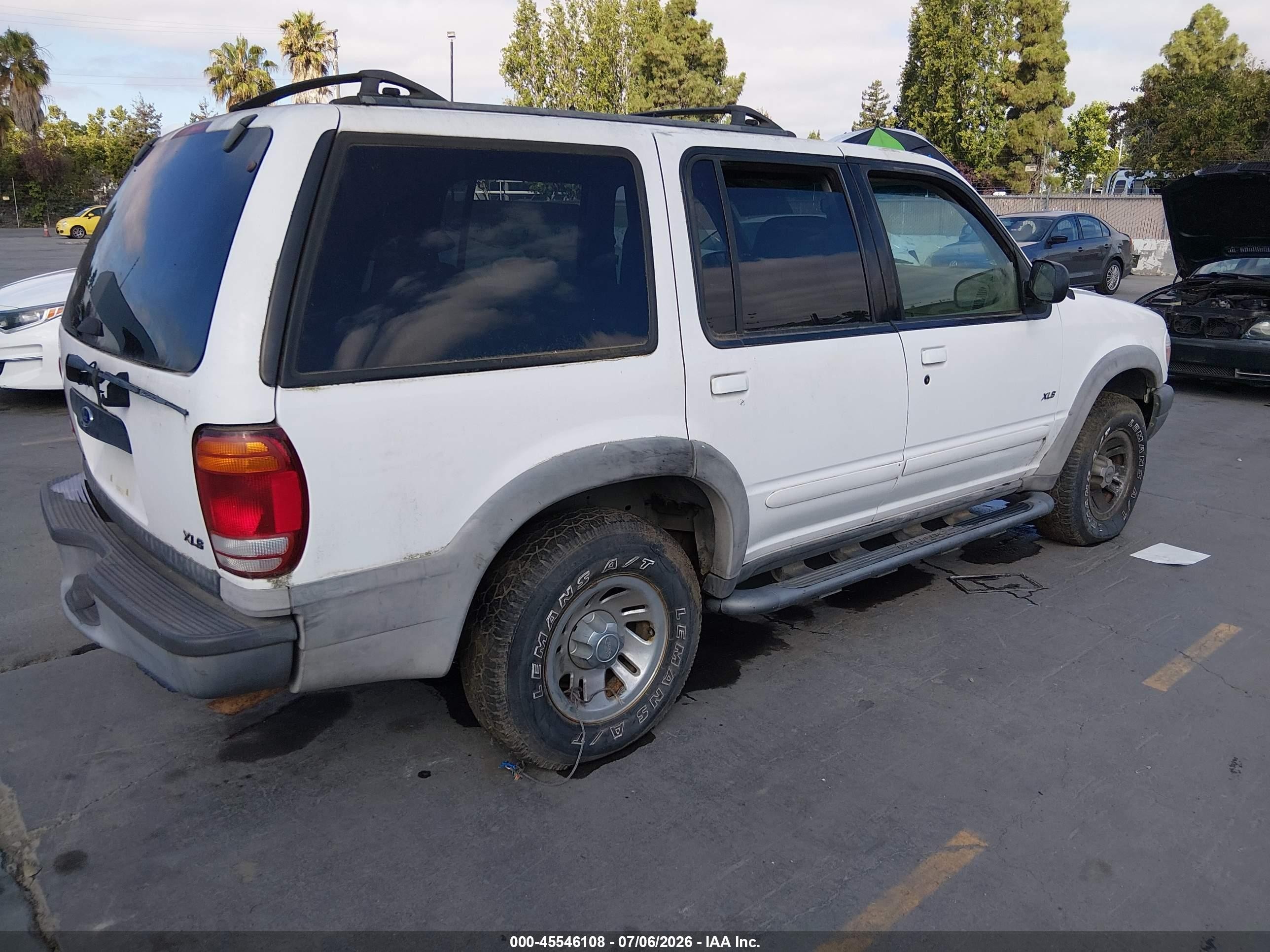 2000 Ford Explorer Xls White vin: 1FMDU72X4YUB48757