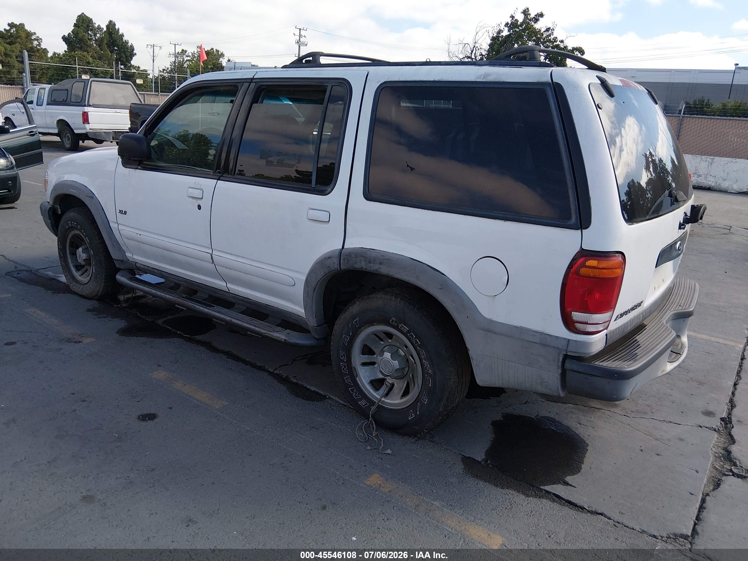 2000 Ford Explorer Xls White vin: 1FMDU72X4YUB48757