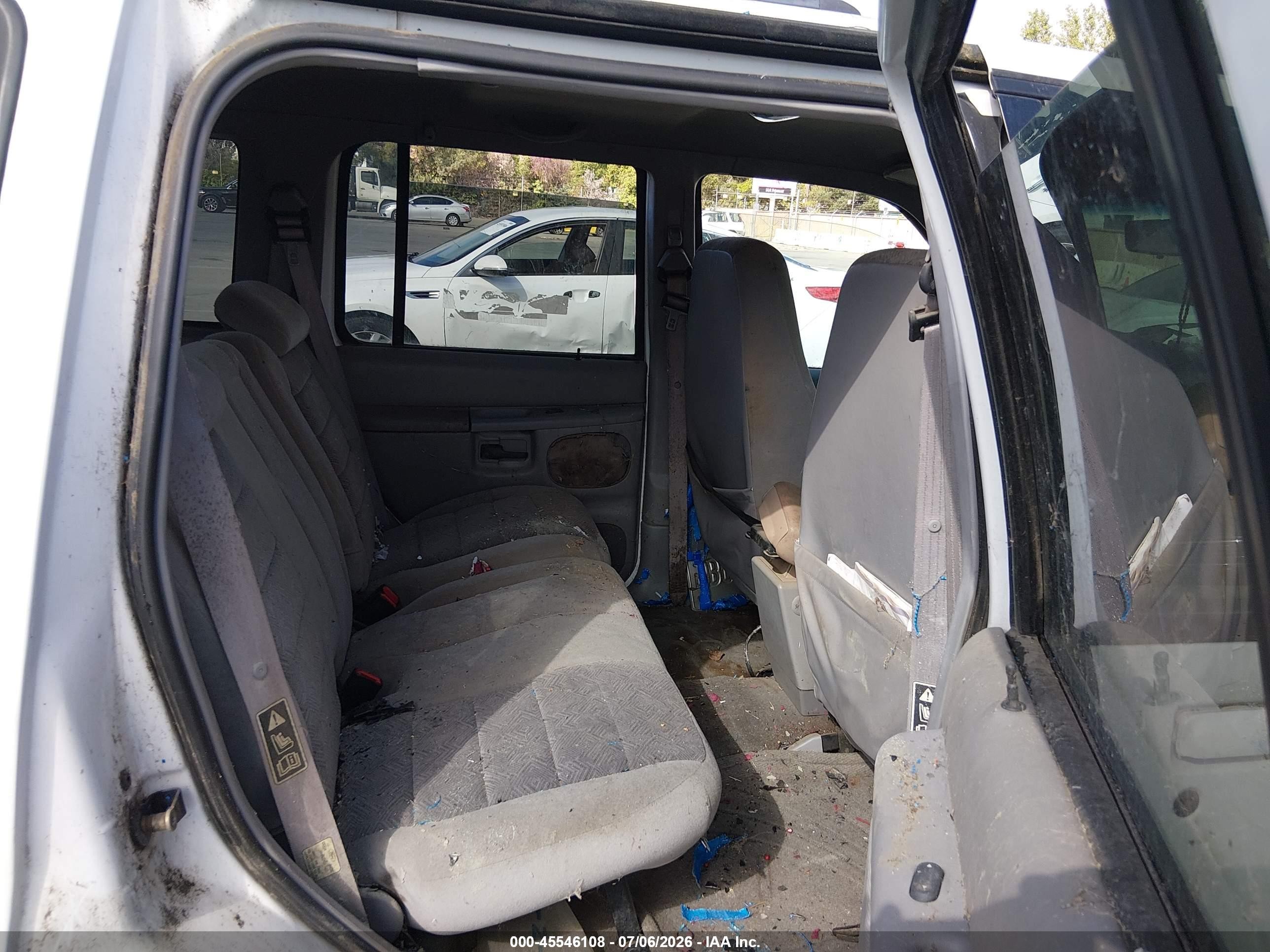 2000 Ford Explorer Xls White vin: 1FMDU72X4YUB48757