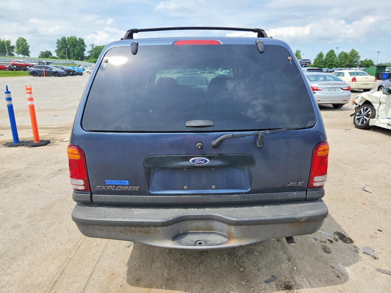 2000 Ford Explorer Xls Blue vin: 1FMDU72X8YUA54526