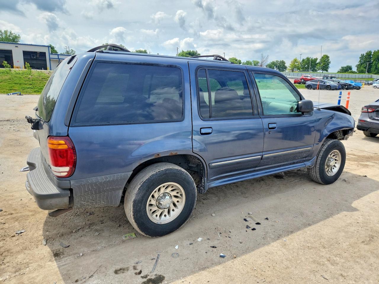 2000 Ford Explorer Xls Blue vin: 1FMDU72X8YUA54526