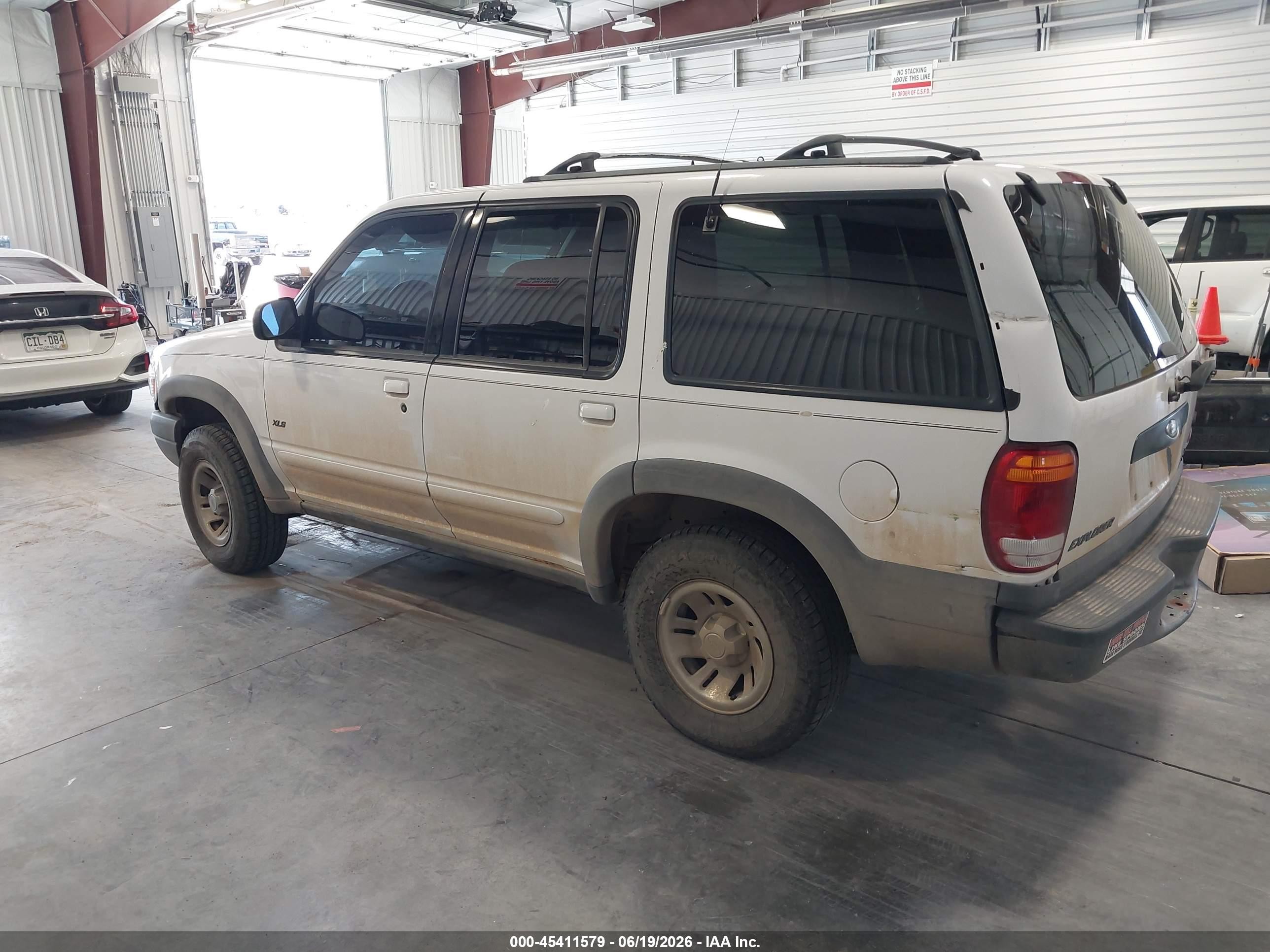 2000 Ford Explorer Xls White vin: 1FMDU72X9YUB64727