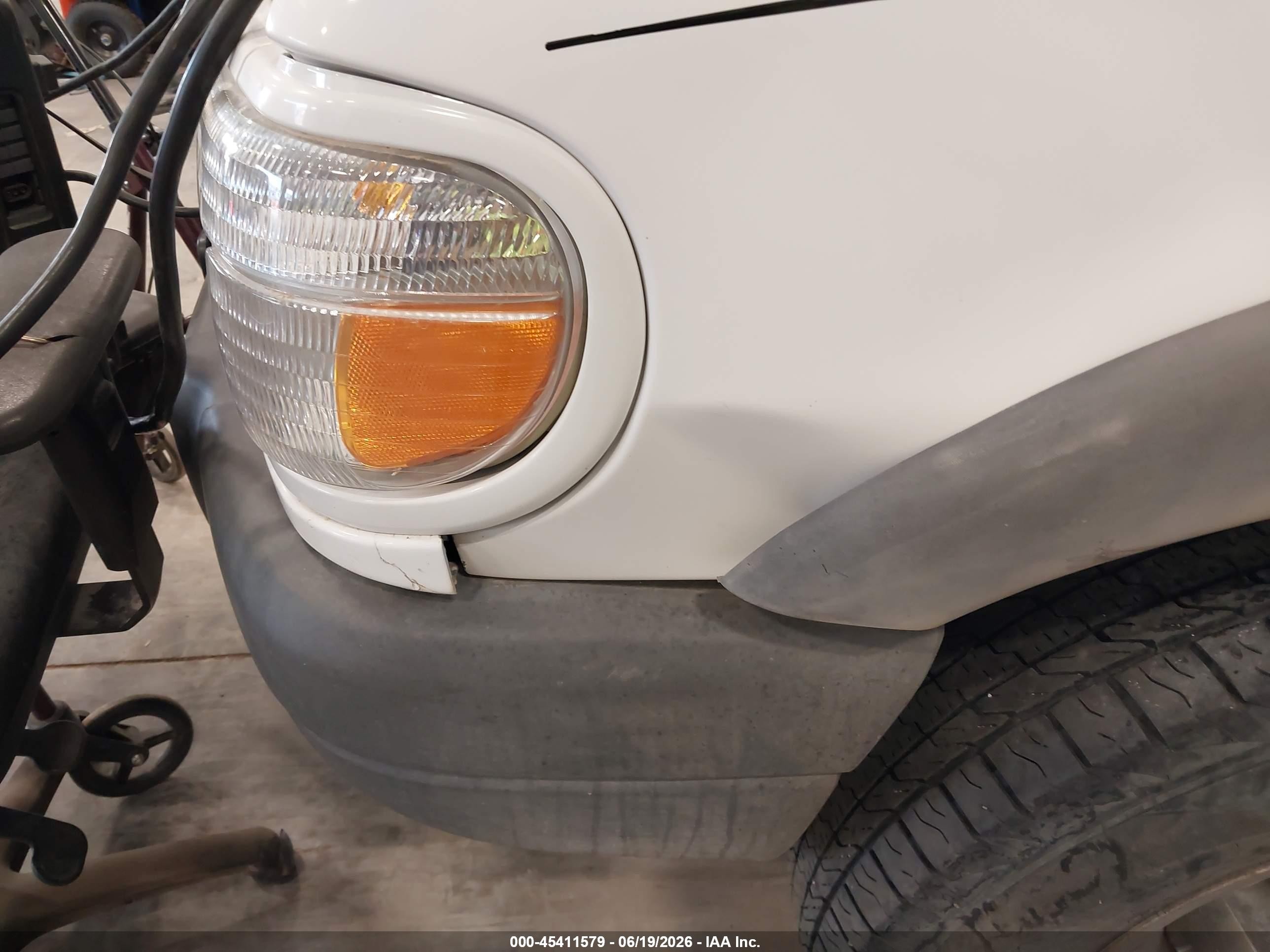 2000 Ford Explorer Xls White vin: 1FMDU72X9YUB64727