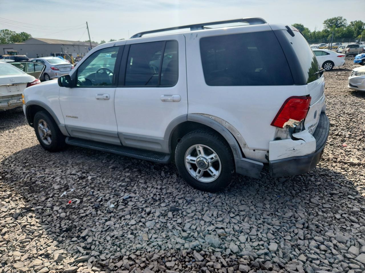2002 Ford Explorer Xlt White vin: 1FMDU73E02UC27184