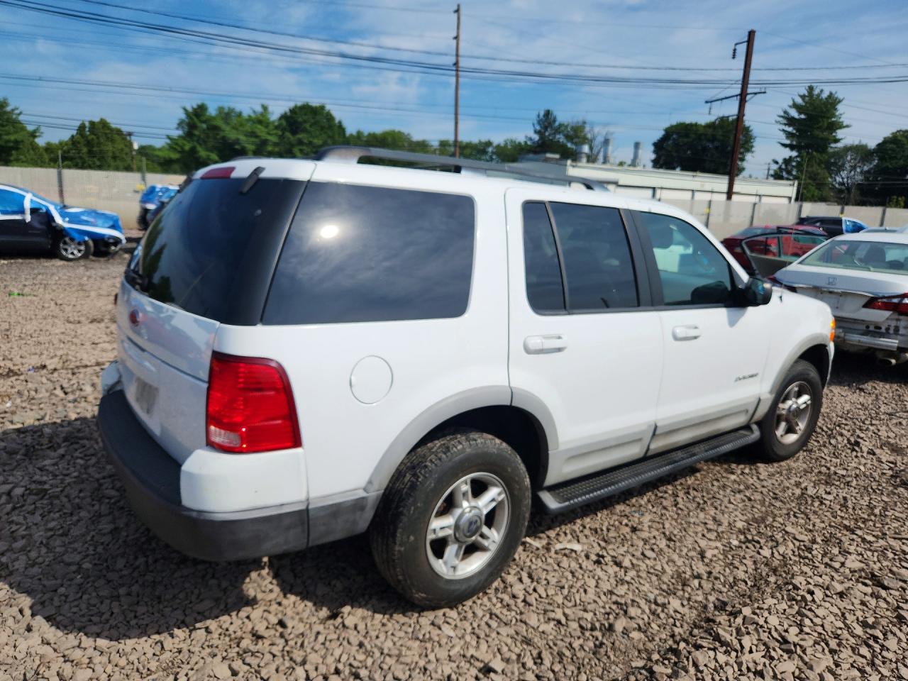 2002 Ford Explorer Xlt White vin: 1FMDU73E02UC27184