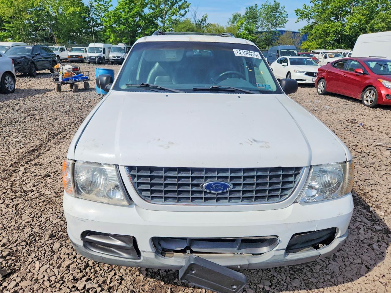 2002 Ford Explorer Xlt White vin: 1FMDU73E02UC27184