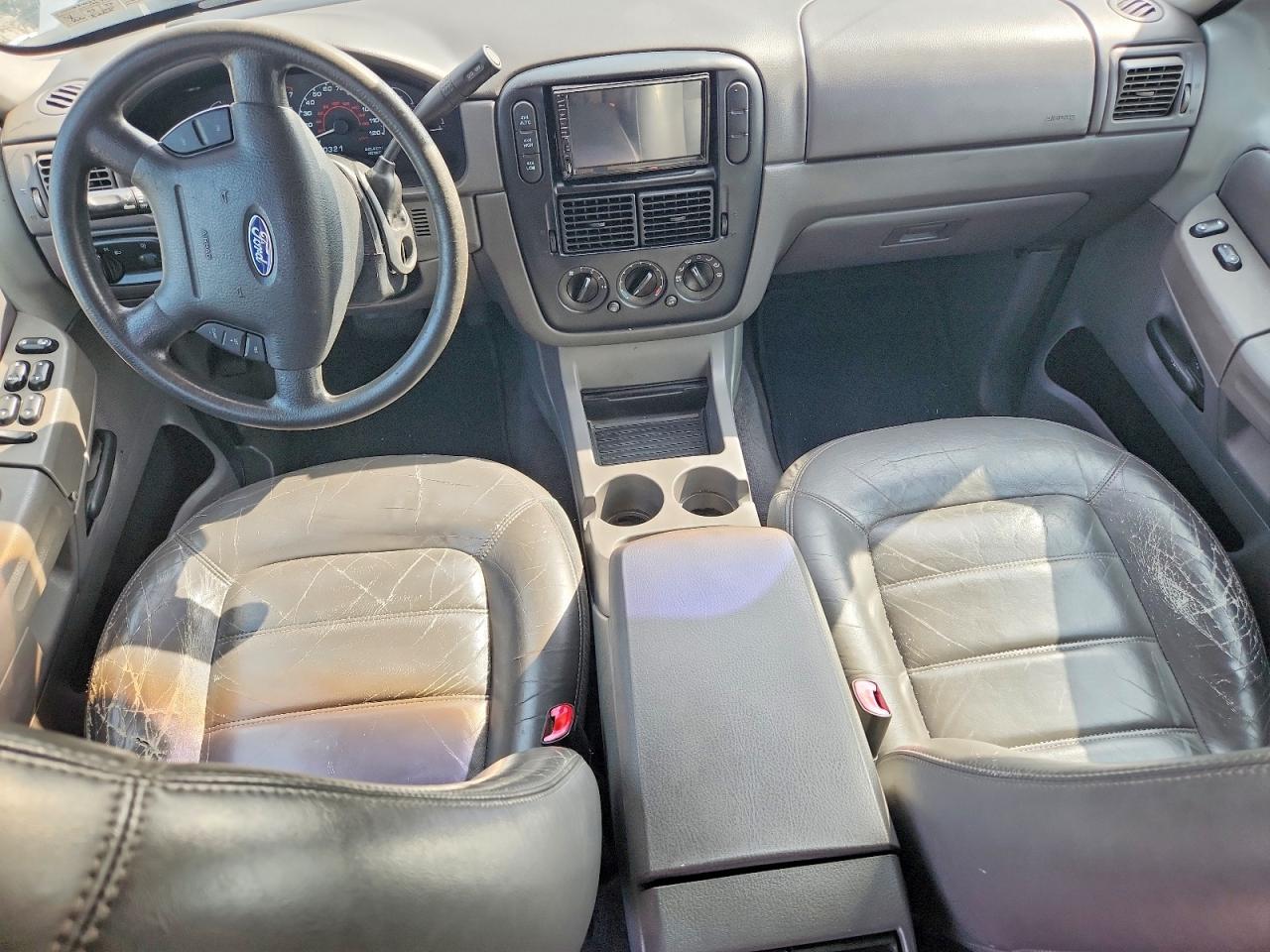 2002 Ford Explorer Xlt White vin: 1FMDU73E02UC27184