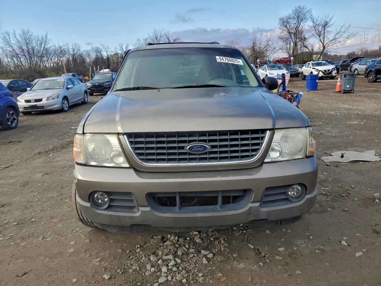 2002 Ford Explorer Xlt Gold vin: 1FMDU73E02ZC11313