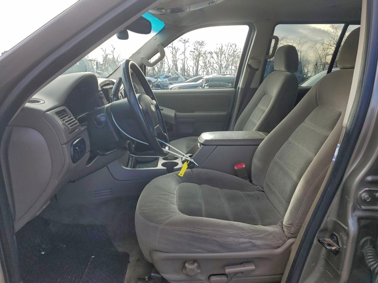 2002 Ford Explorer Xlt Gold vin: 1FMDU73E02ZC11313