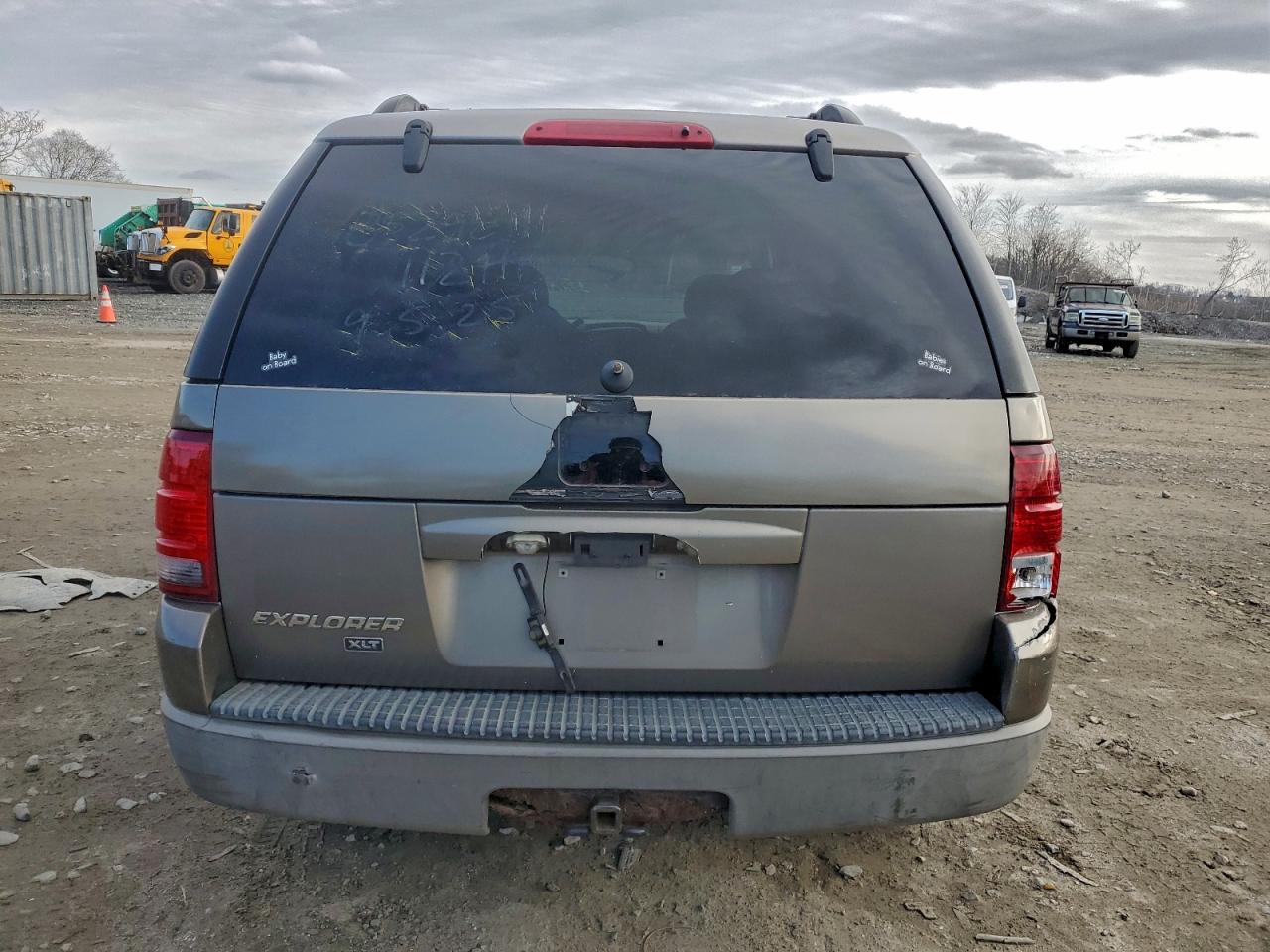 2002 Ford Explorer Xlt Gold vin: 1FMDU73E02ZC11313
