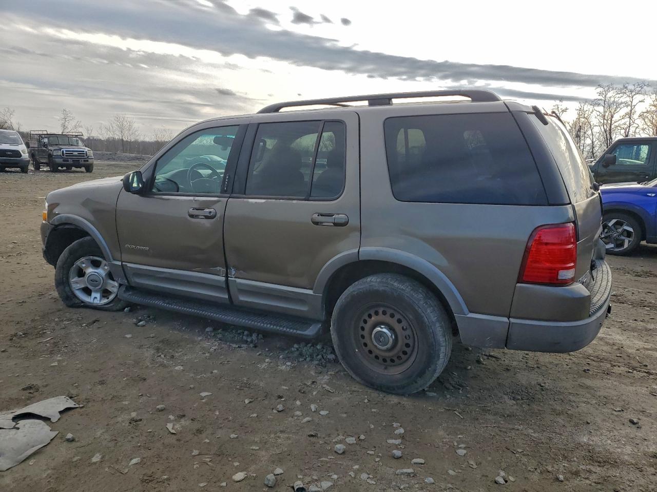 2002 Ford Explorer Xlt Gold vin: 1FMDU73E02ZC11313