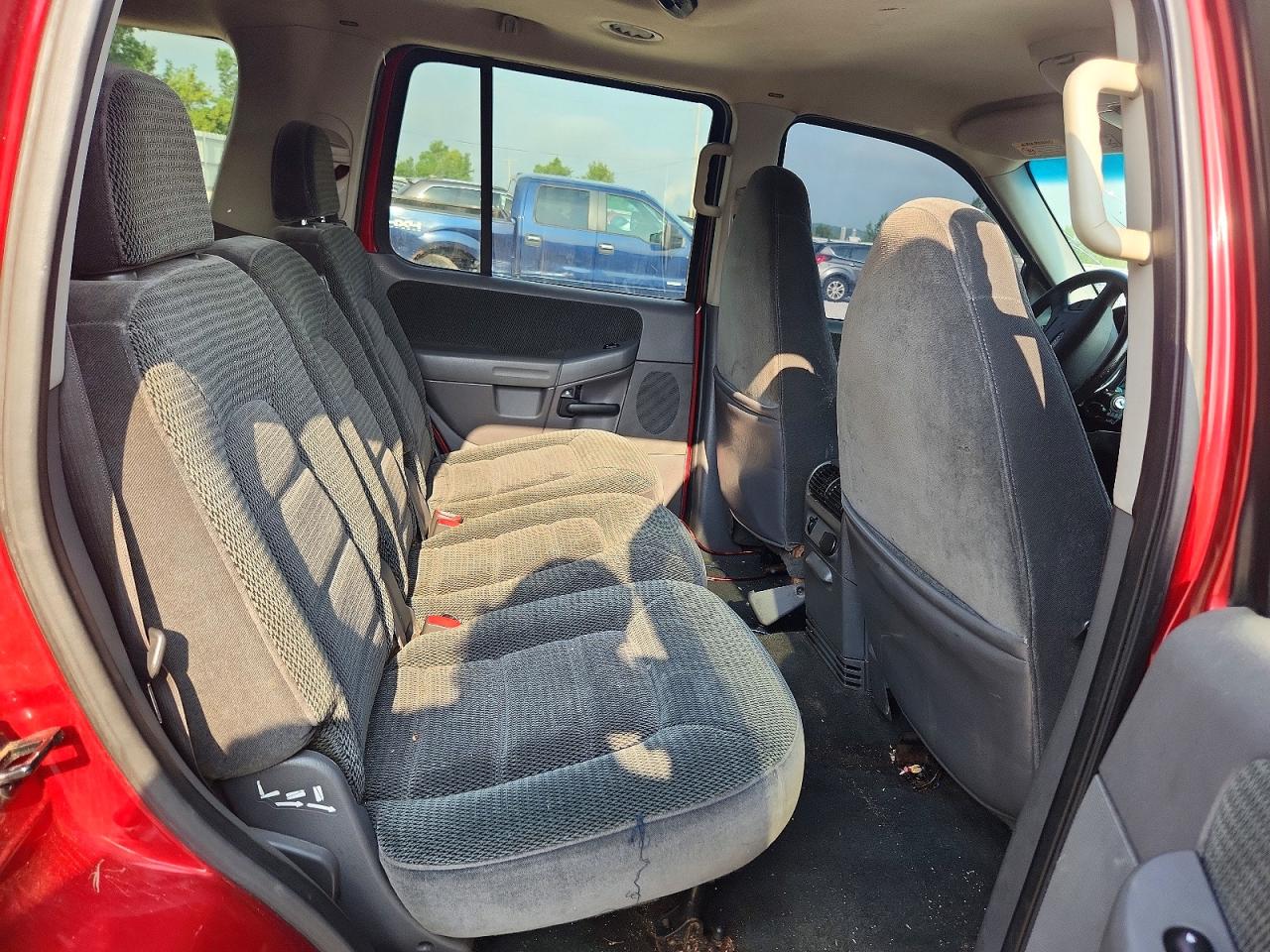 2002 Ford Explorer Xlt Red vin: 1FMDU73E22ZA93216