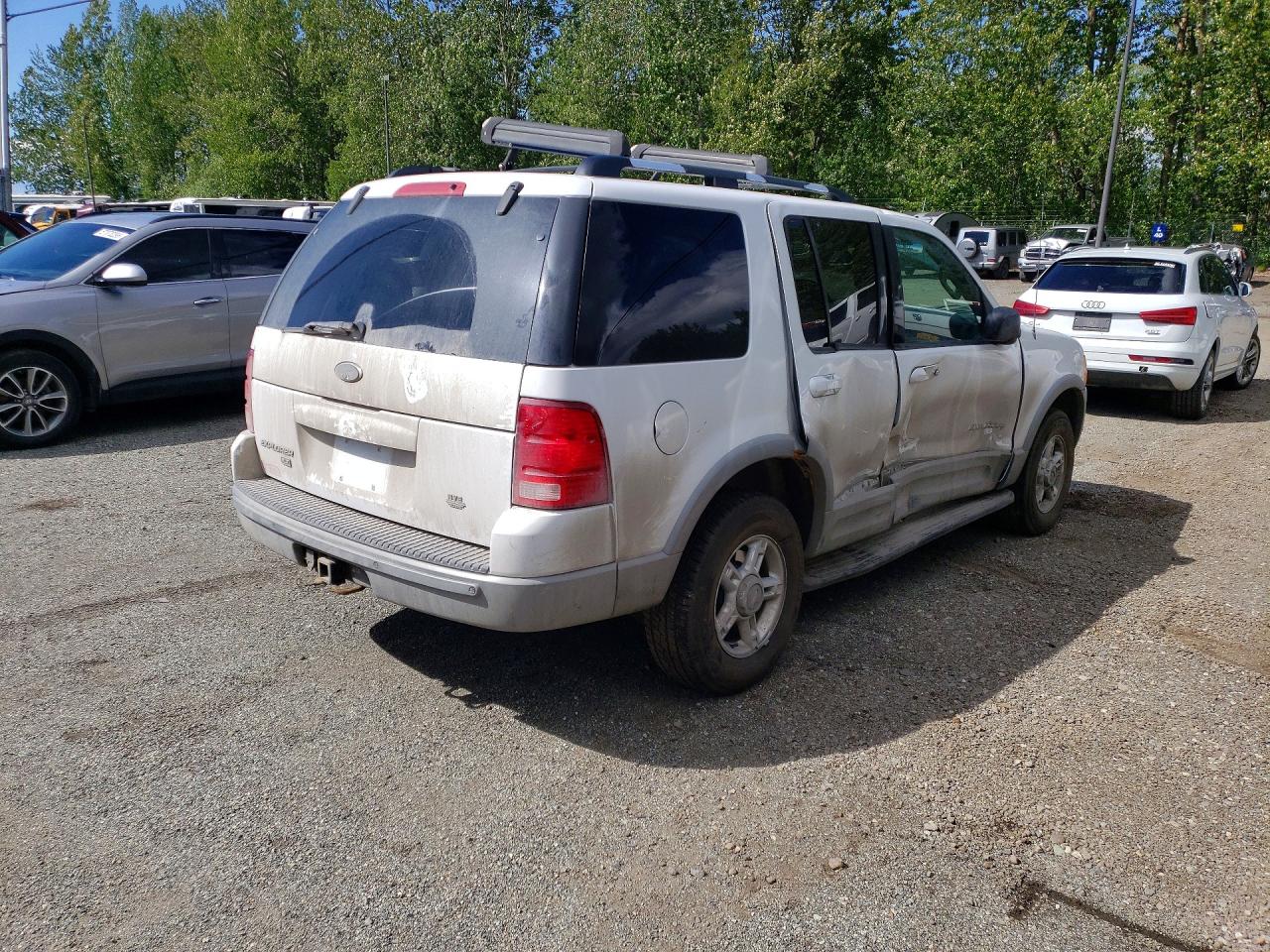 2002 Ford Explorer Xlt White vin: 1FMDU73E32UA13435