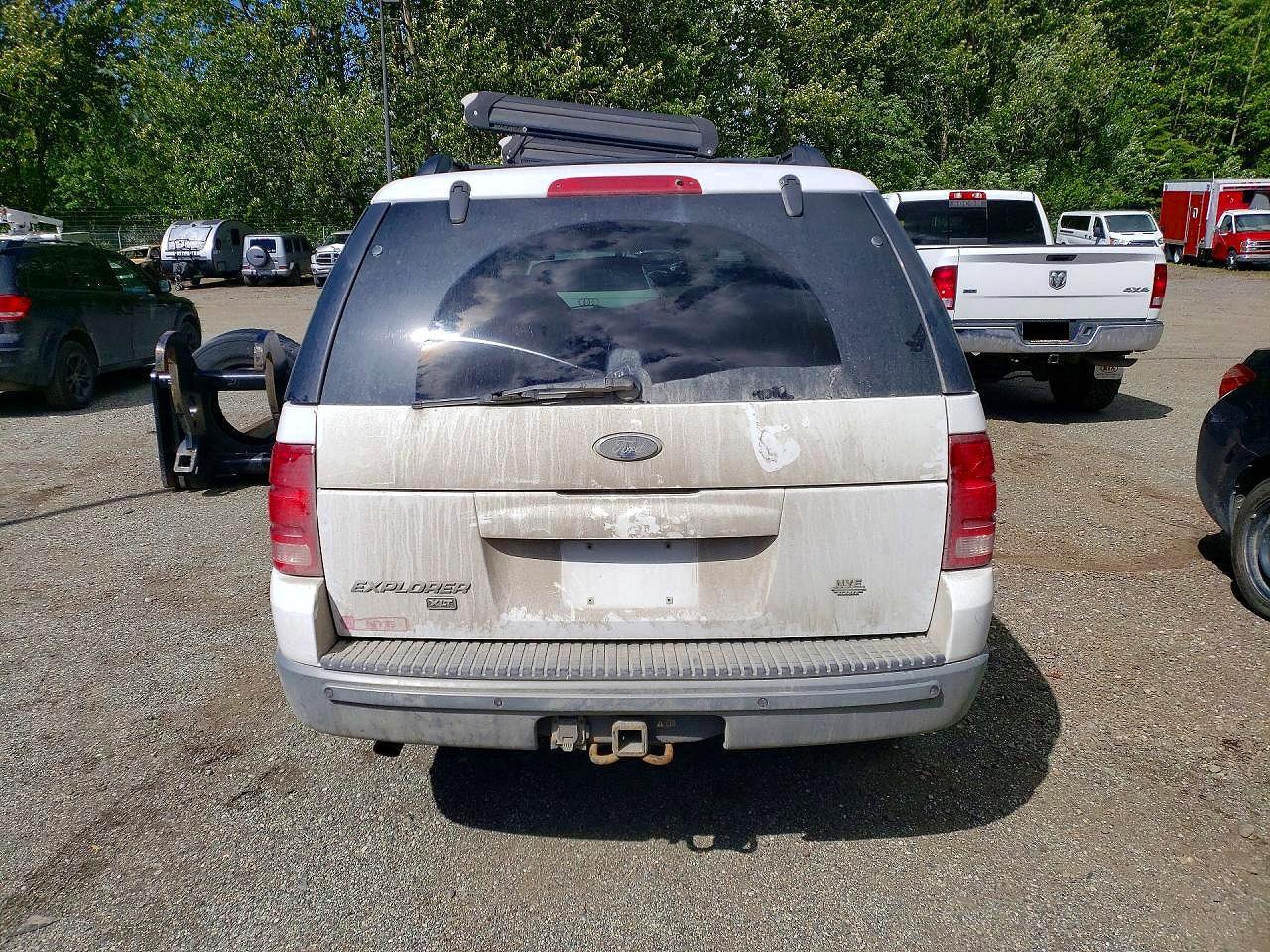2002 Ford Explorer Xlt White vin: 1FMDU73E32UA13435