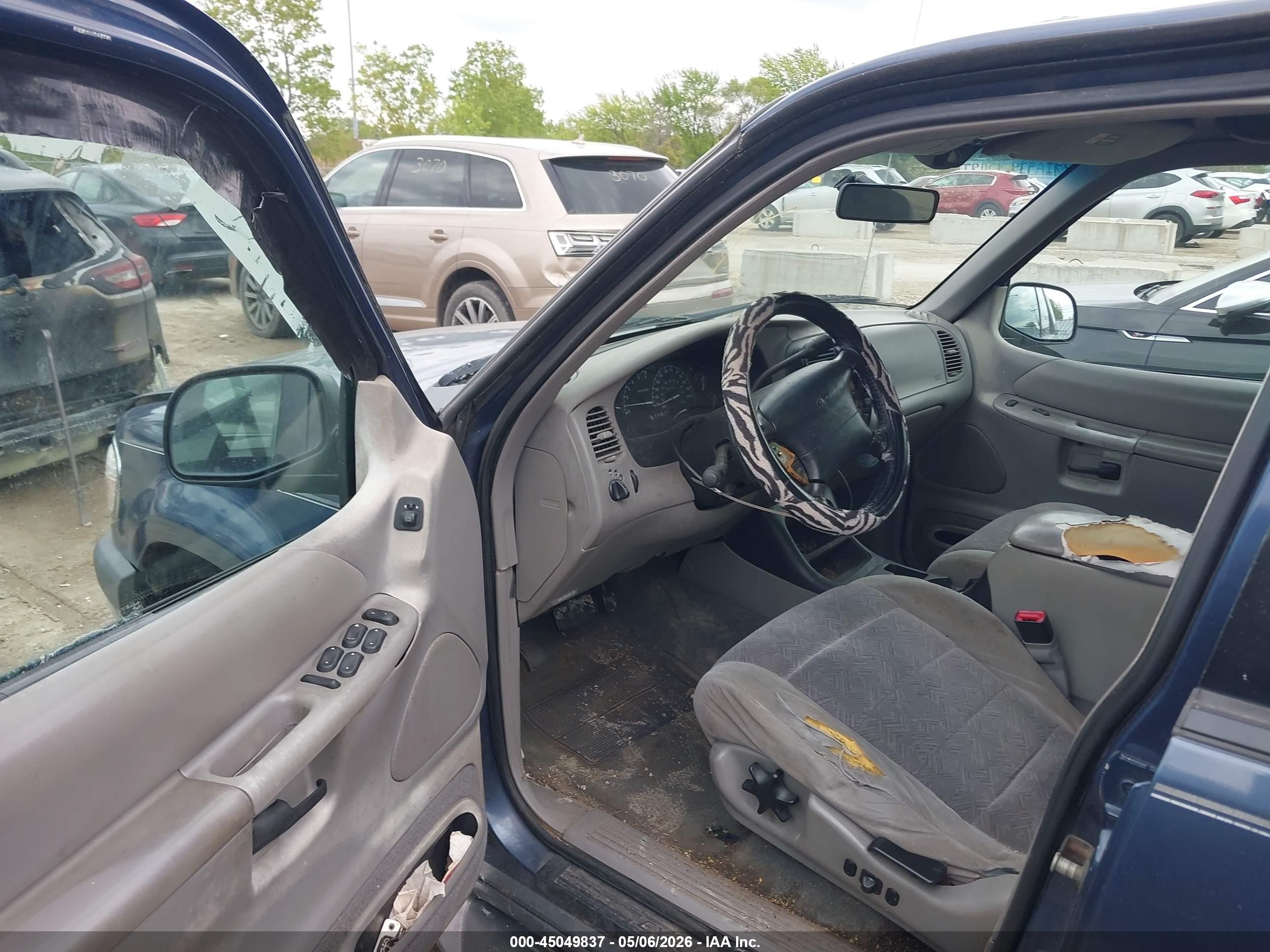 2000 Ford Explorer Xlt Синий vin: 1FMDU73E3YZB68076